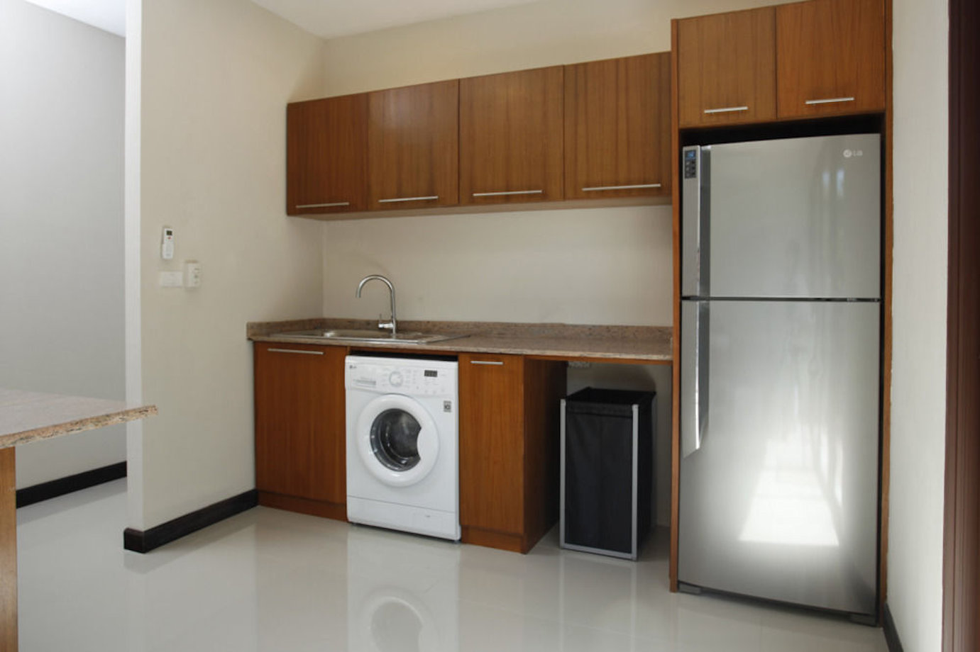 Villa-Toya-4-Kitchen-03