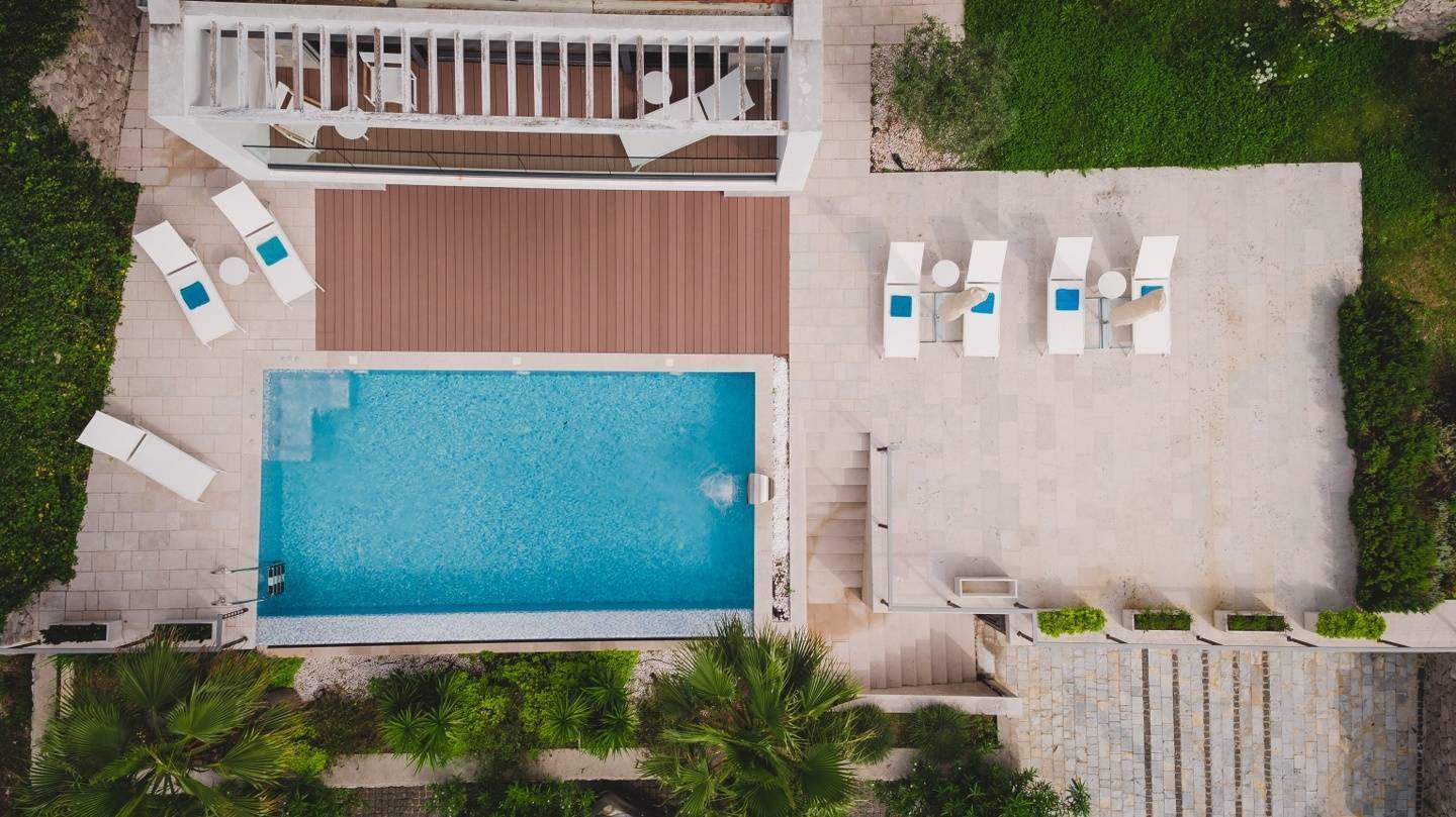 Villa-with-swimming-pool-for-sale-in-Montenegro