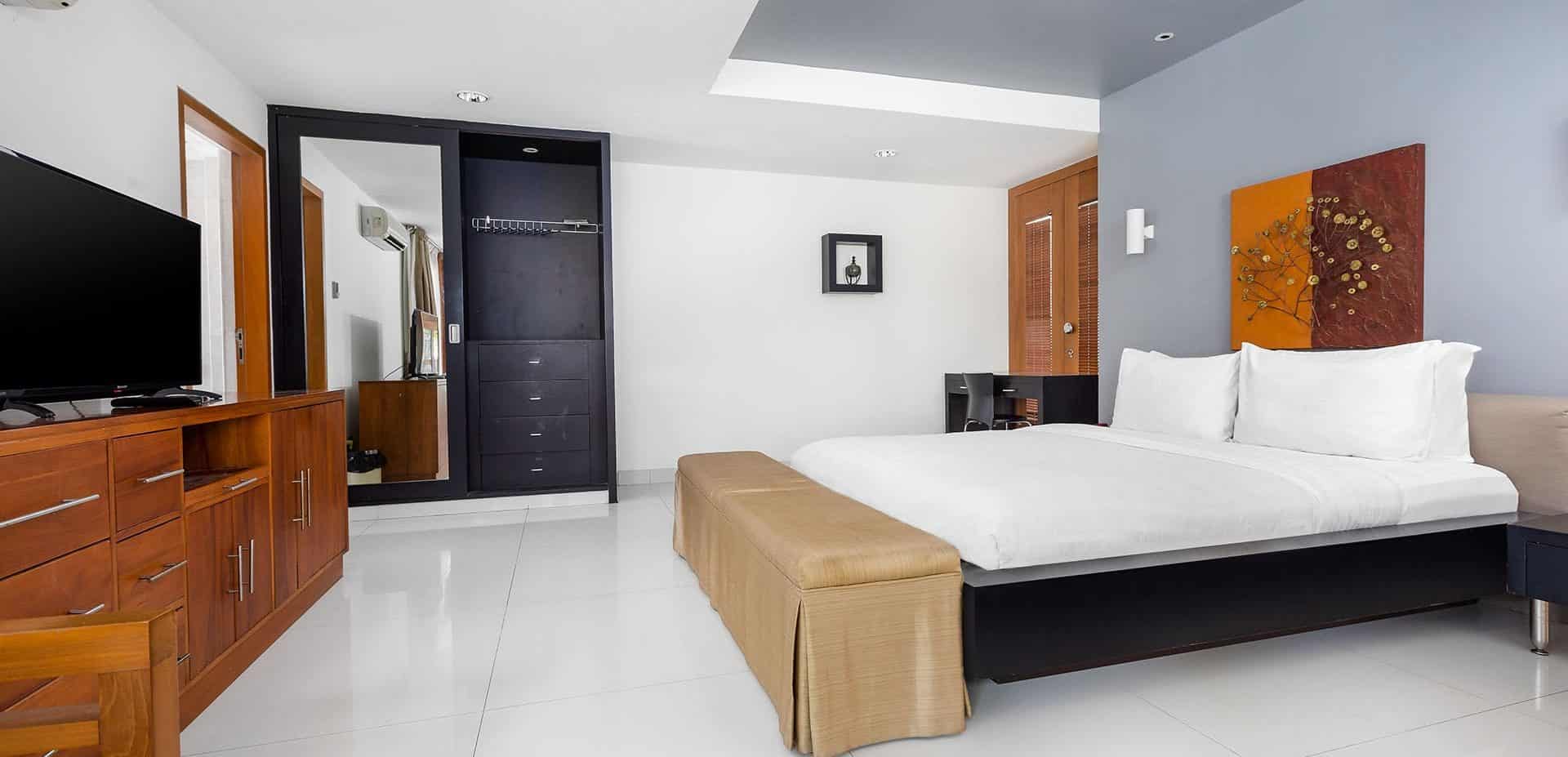 VillaHening-Bedroom1-1920×927-1