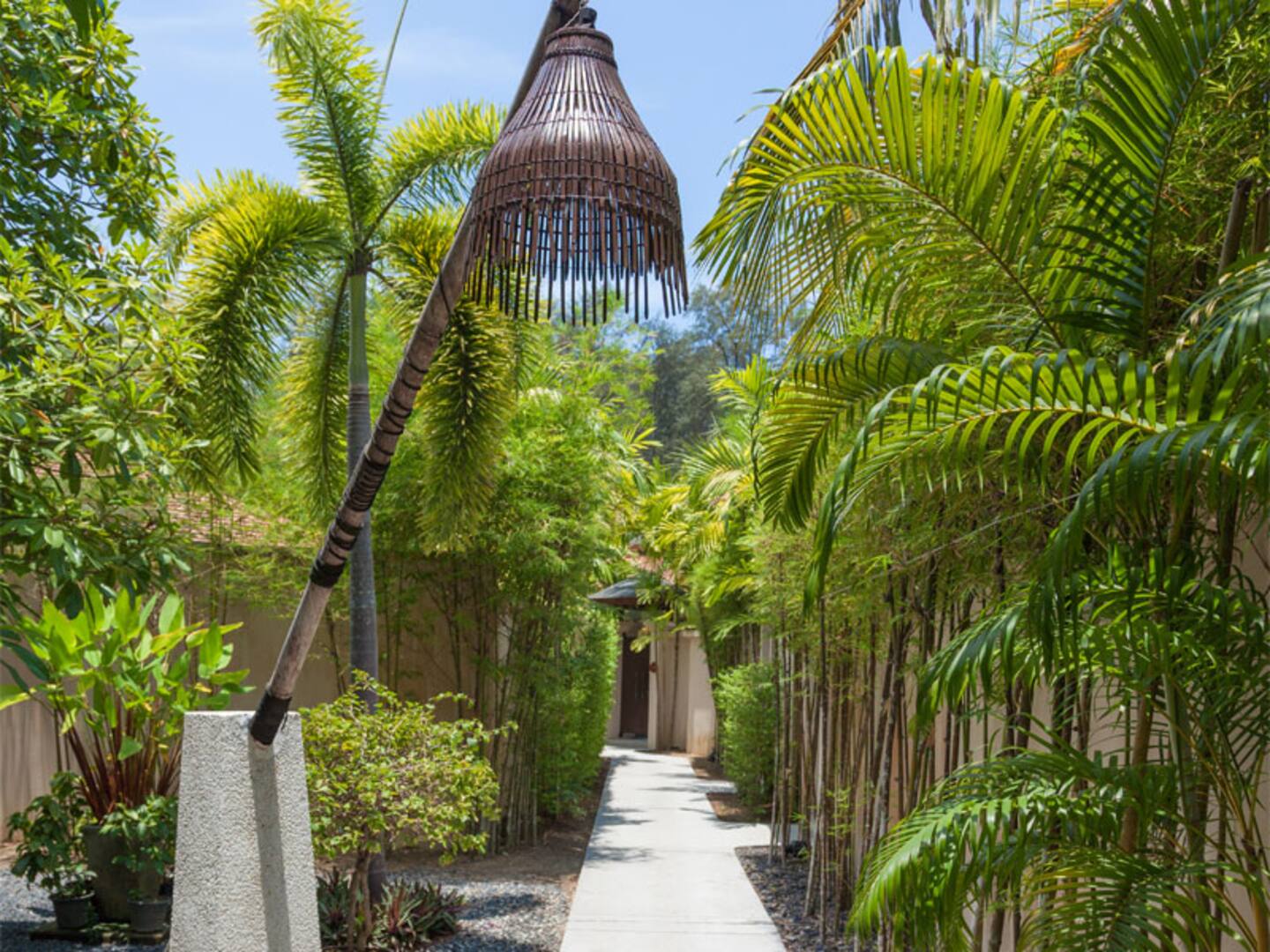 Walk-thru-the-resorts-gardens-on-way-to-the-beach