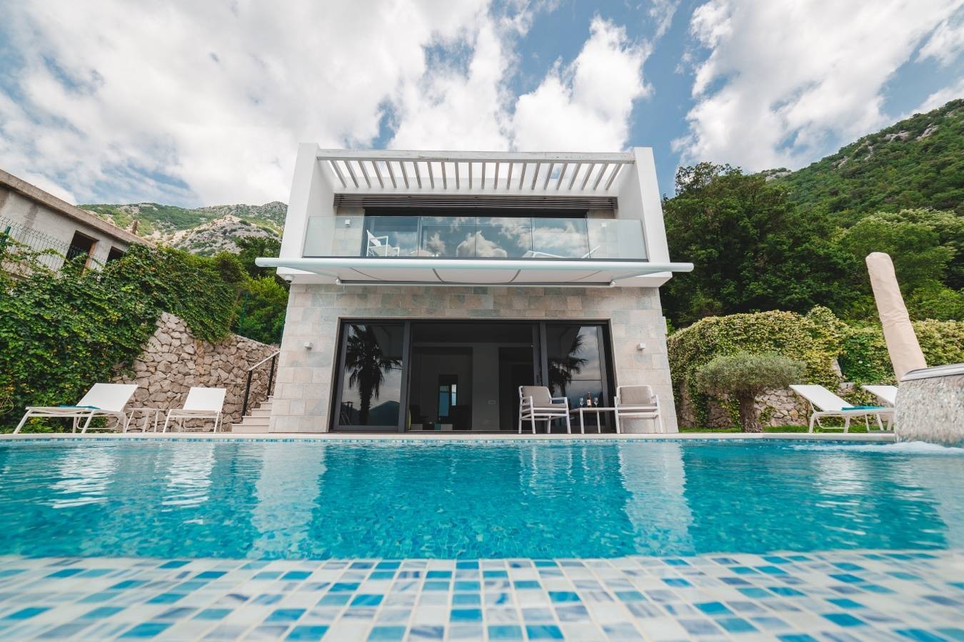 Waterfront-villa-for-sale-in-KOtor-MOntenegro