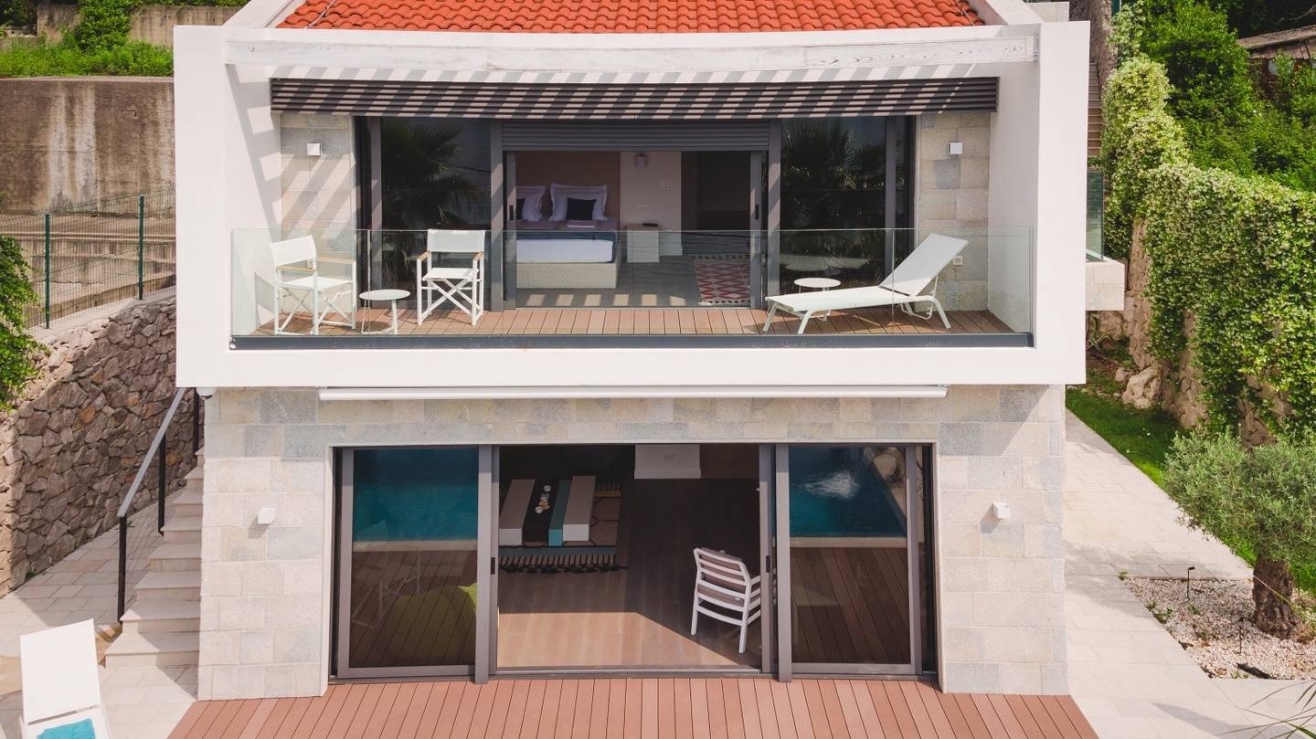 Waterfront-villa-for-sale-in-Kotor-Montenegro-1