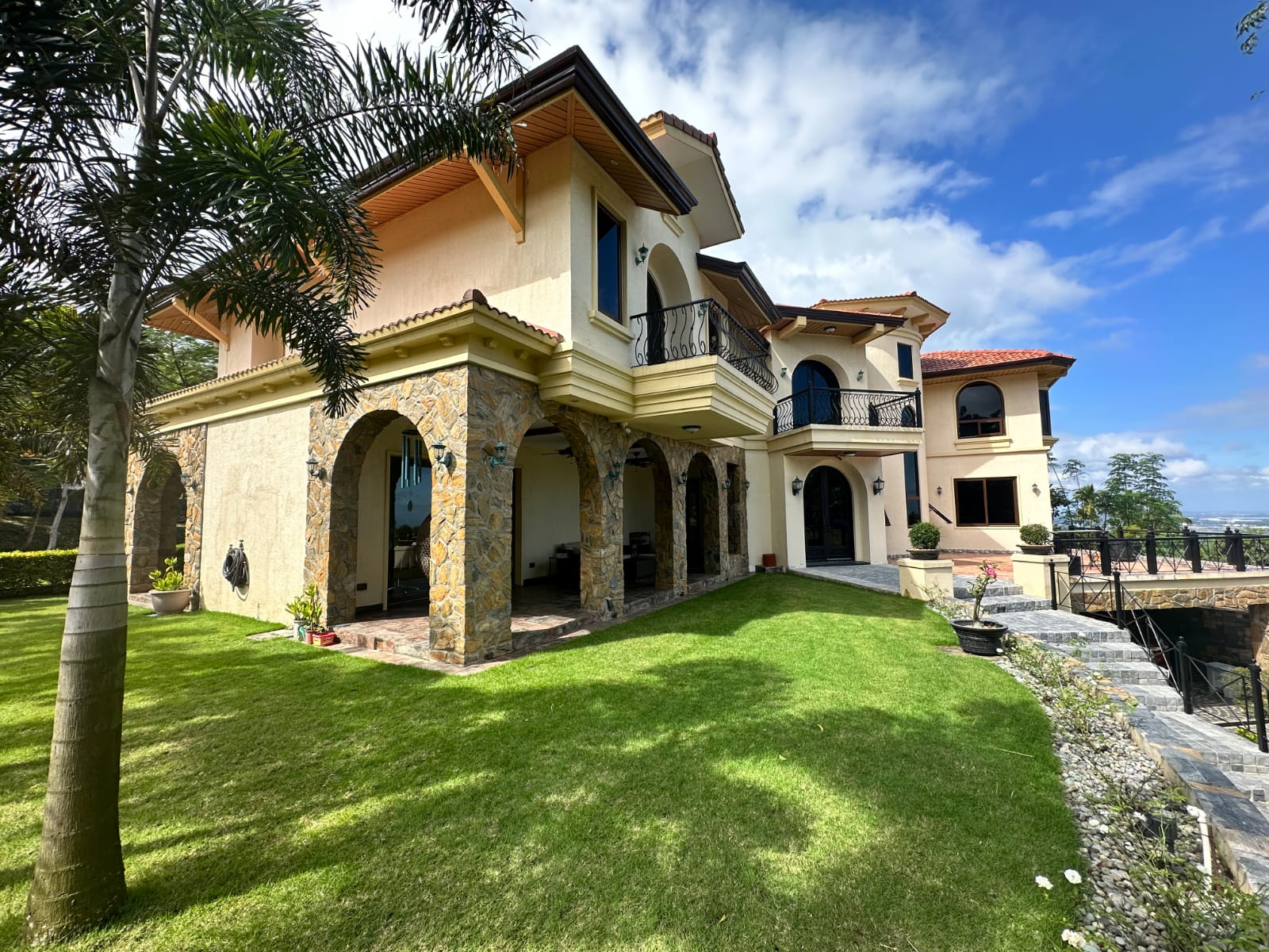 WhatsApp-Image-2025-08-21-at-12.04.07_79b7079c-1