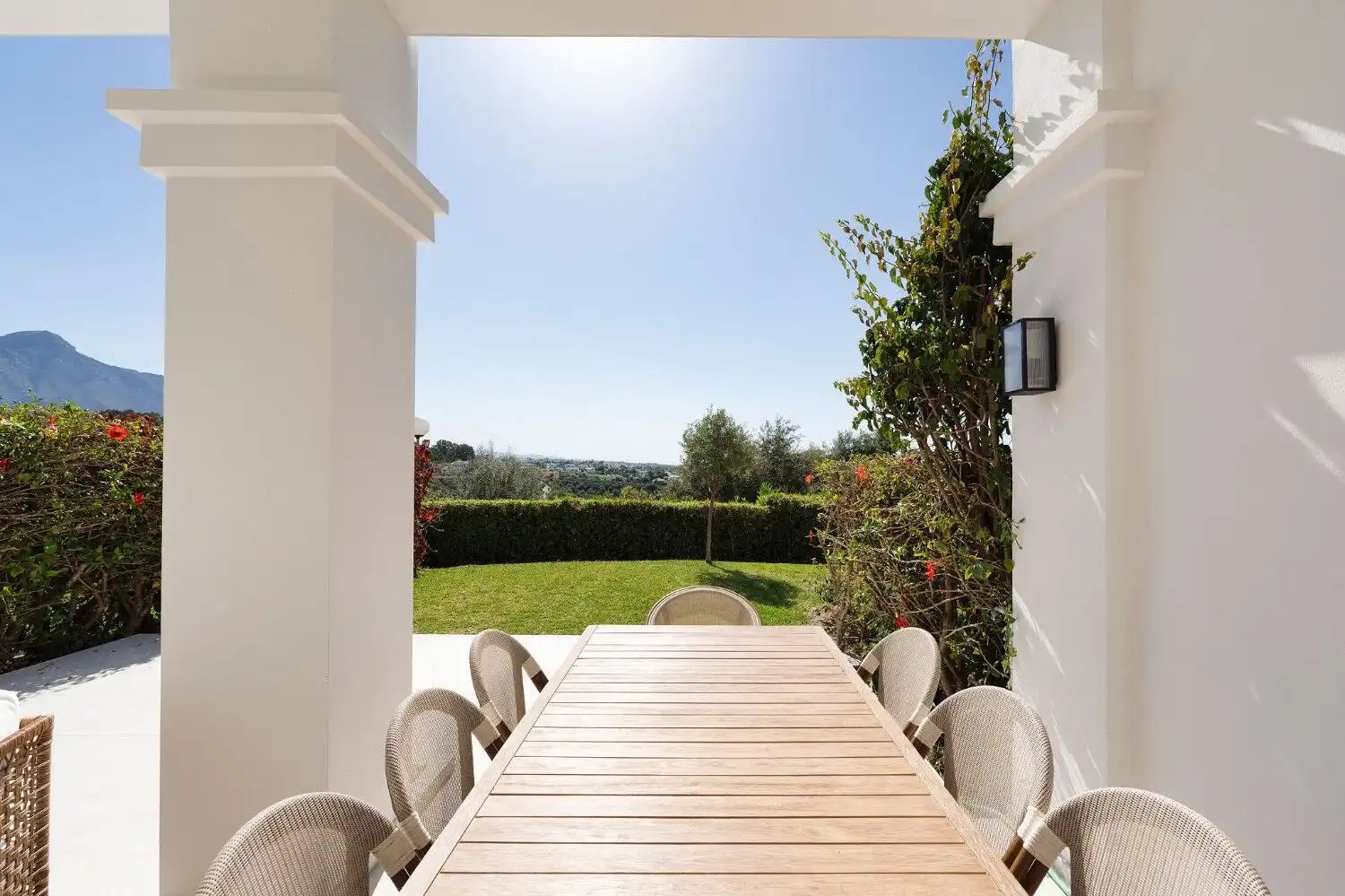 Spacious outdoor terrace of a renovated townhouse in La Quinta, Benahavis.