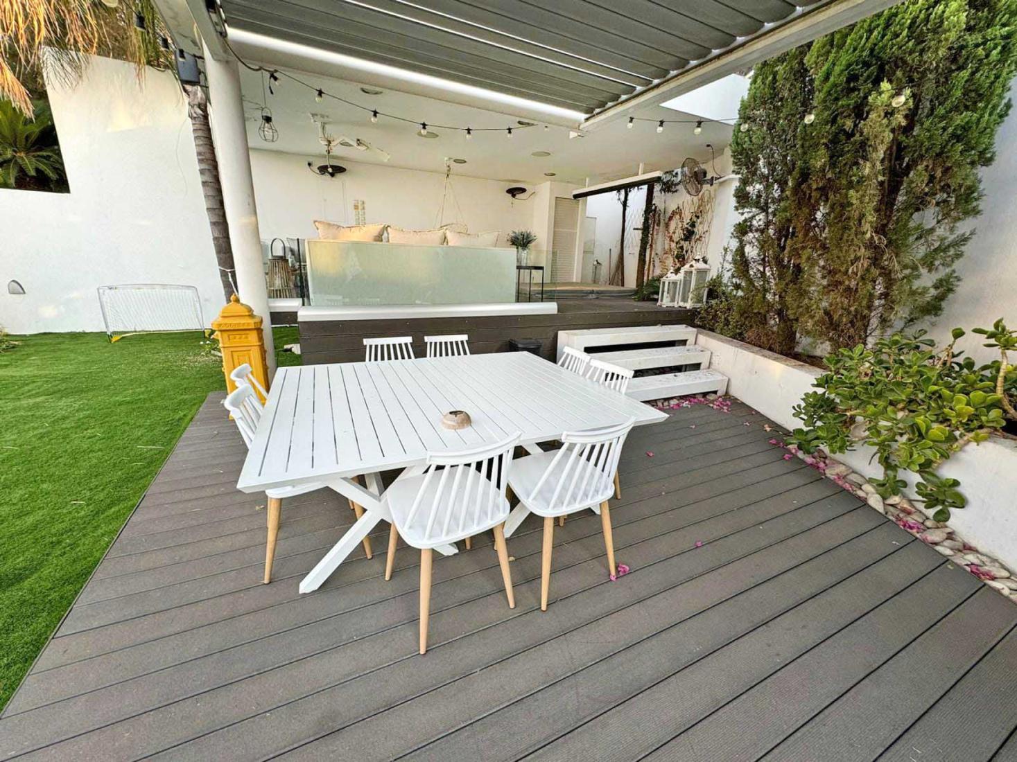 ae6e517f-8661-45ed-be02-8e4a63125d65-copy-large