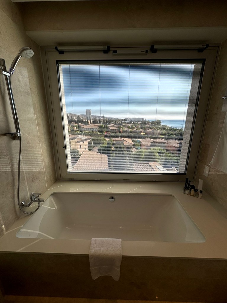 beachfront-2-bedroom-apartment-for-sale-in-limassol-1