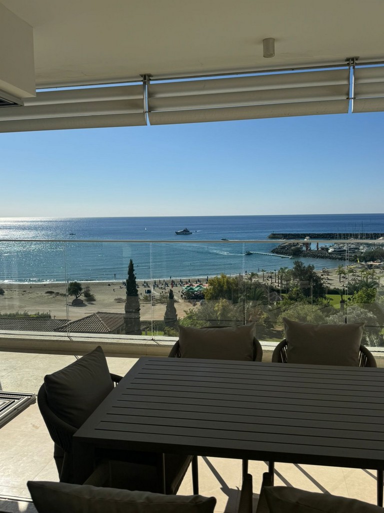 beachfront-2-bedroom-apartment-for-sale-in-limassol-13