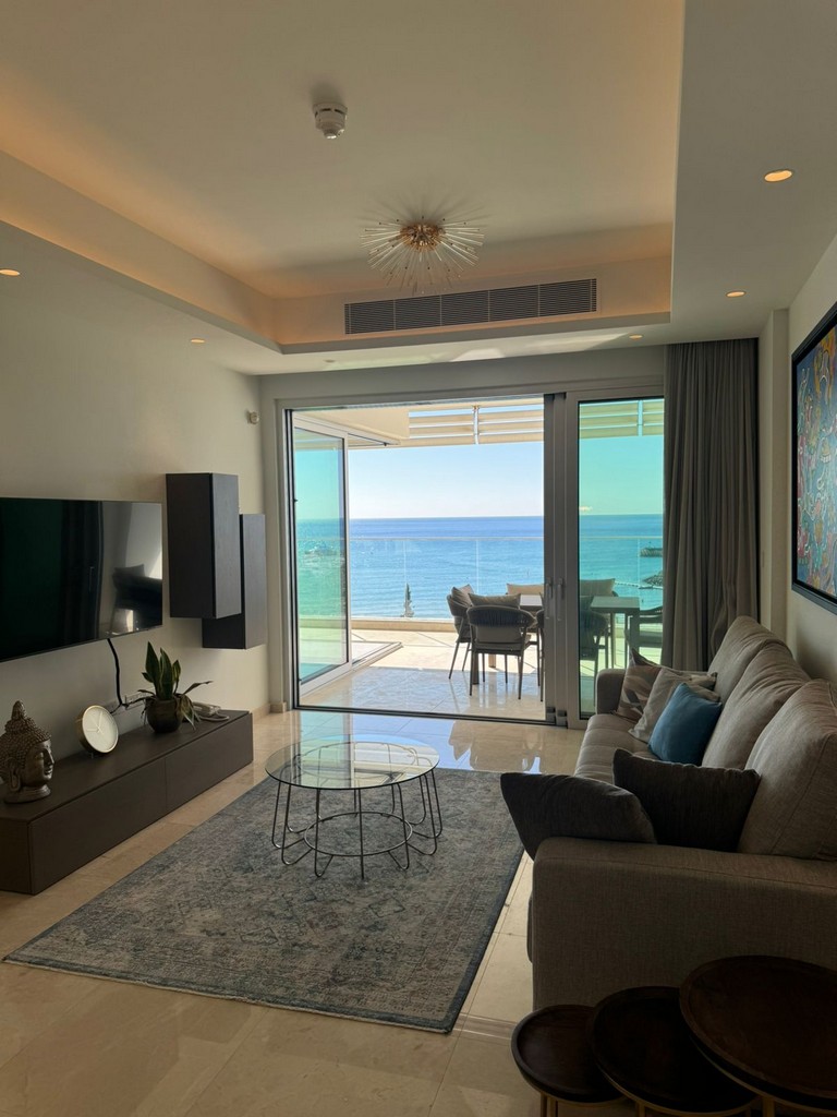 beachfront-2-bedroom-apartment-for-sale-in-limassol-17