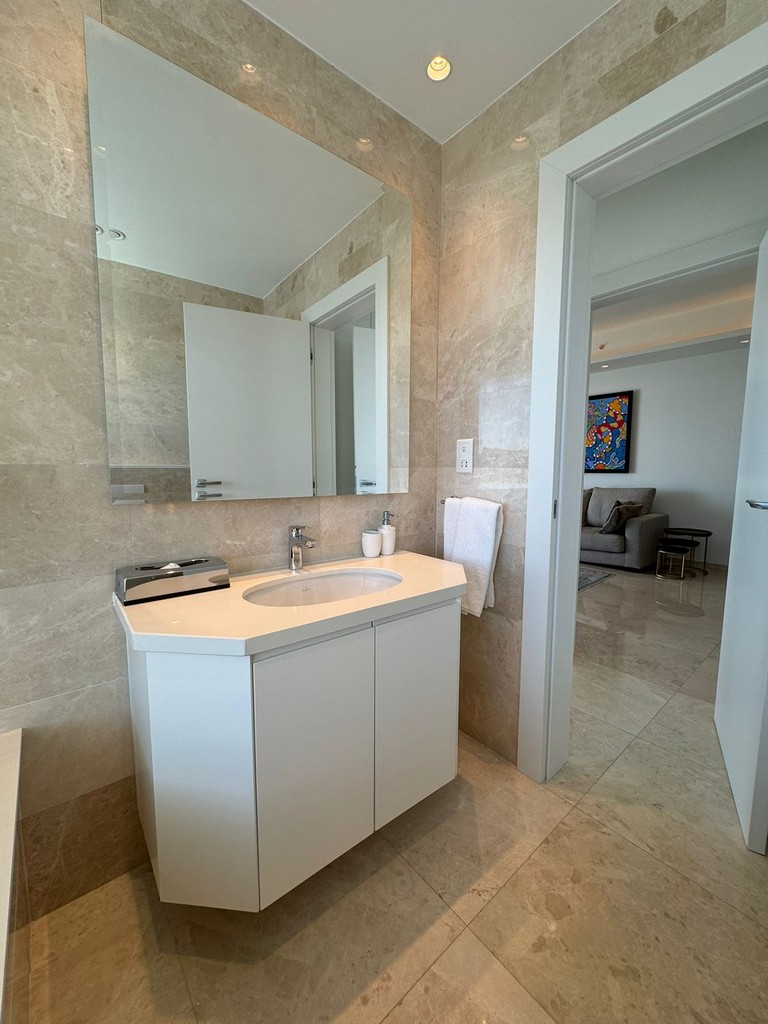 beachfront-2-bedroom-apartment-for-sale-in-limassol-20