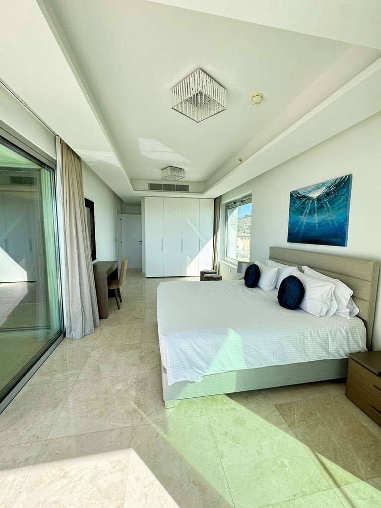 beachfront-2-bedroom-apartment-for-sale-in-limassol-6