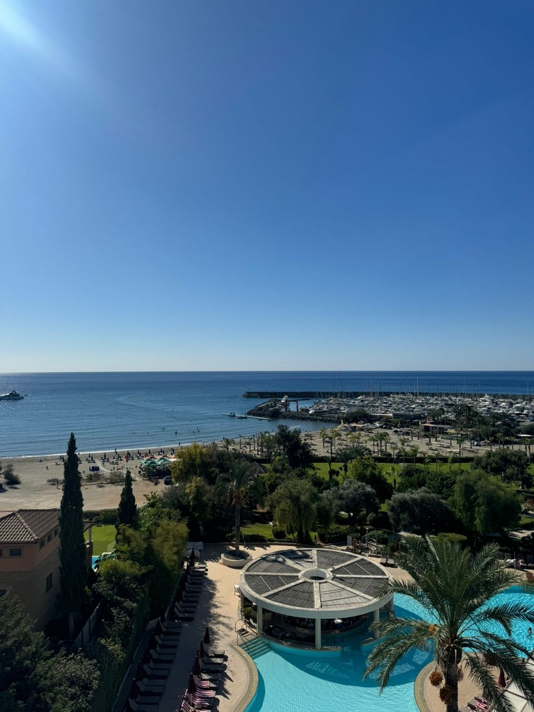 beachfront-2-bedroom-apartment-for-sale-in-limassol-9