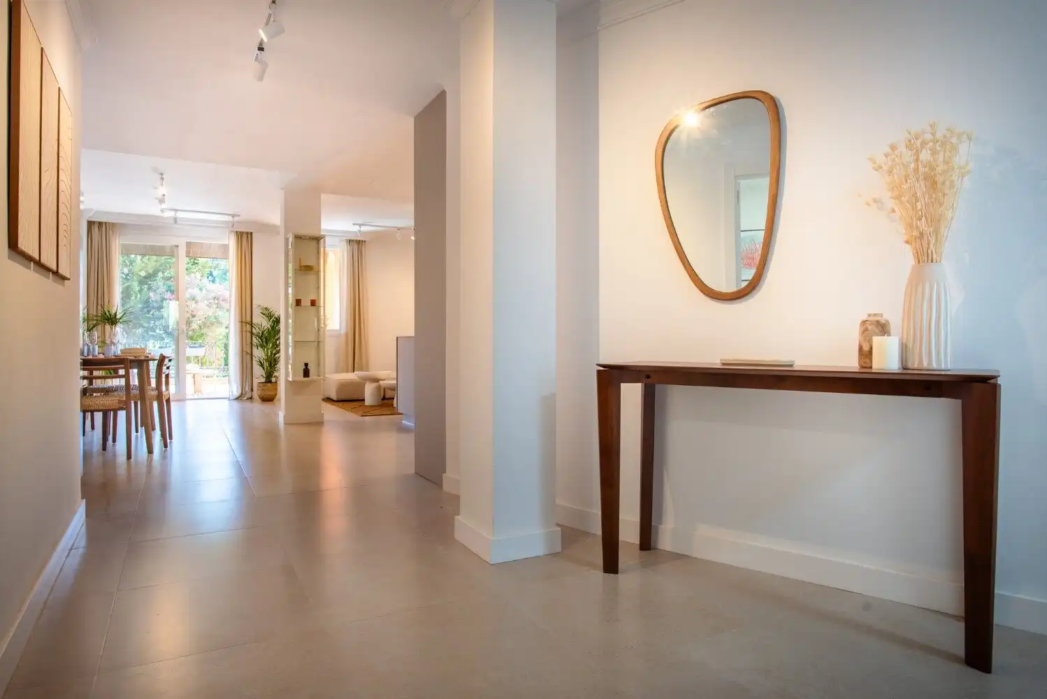 Refurbished 2-bedroom apartment in New Golden Mile, Estepona, with bright interiors and stylish deco.