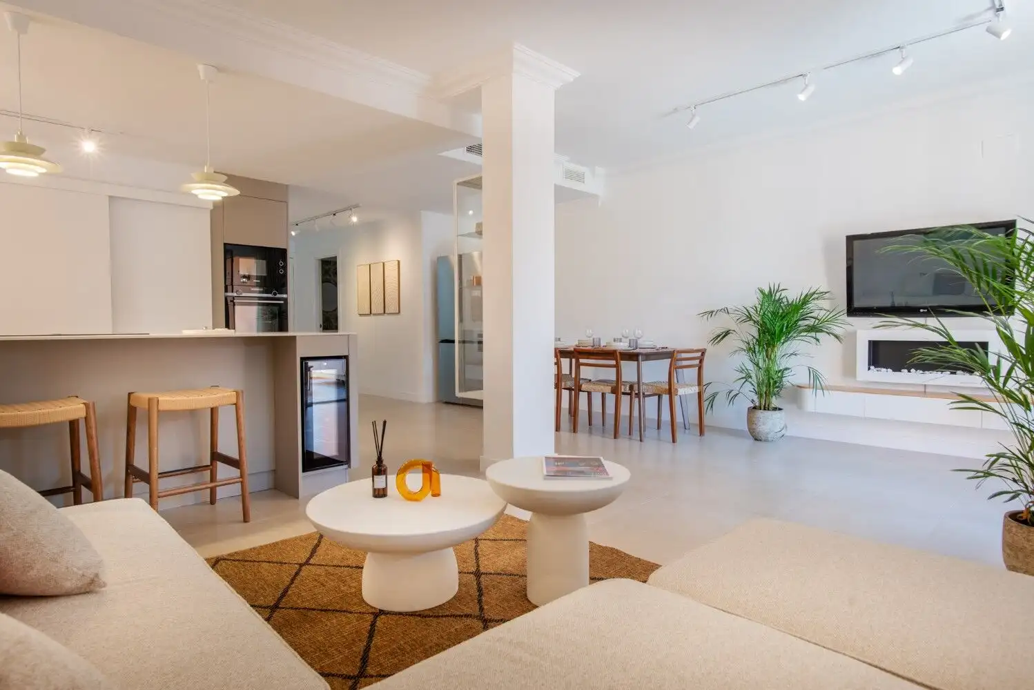 Bright, fully refurbished 2-bedroom apartment in New Golden Mile, Estepona.