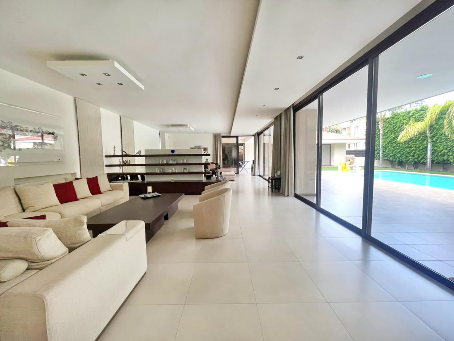 c90f7345-da64-4634-b8fb-49de3ea508bd-copy-large