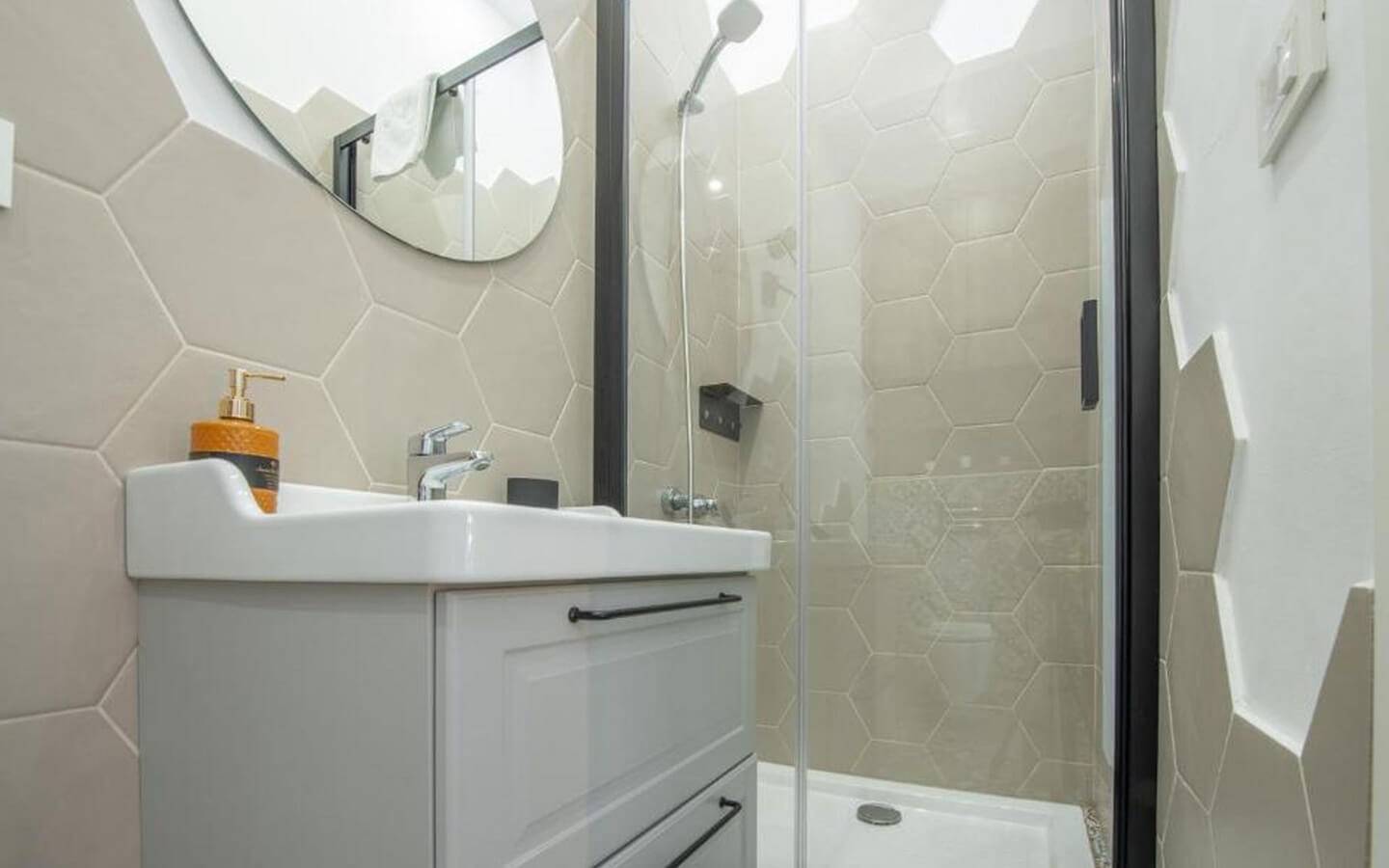 commercial-placemini-hotel-for-sale-in-the-heart-of-the-old-town-of-kotor-7