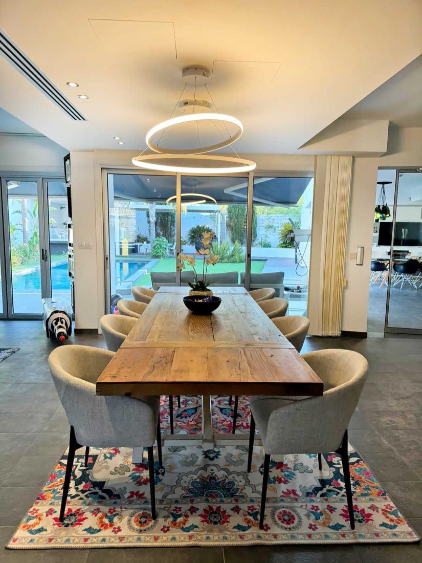 d485938b-e8d2-4c6d-bfff-ed4bea792b60-copy-large