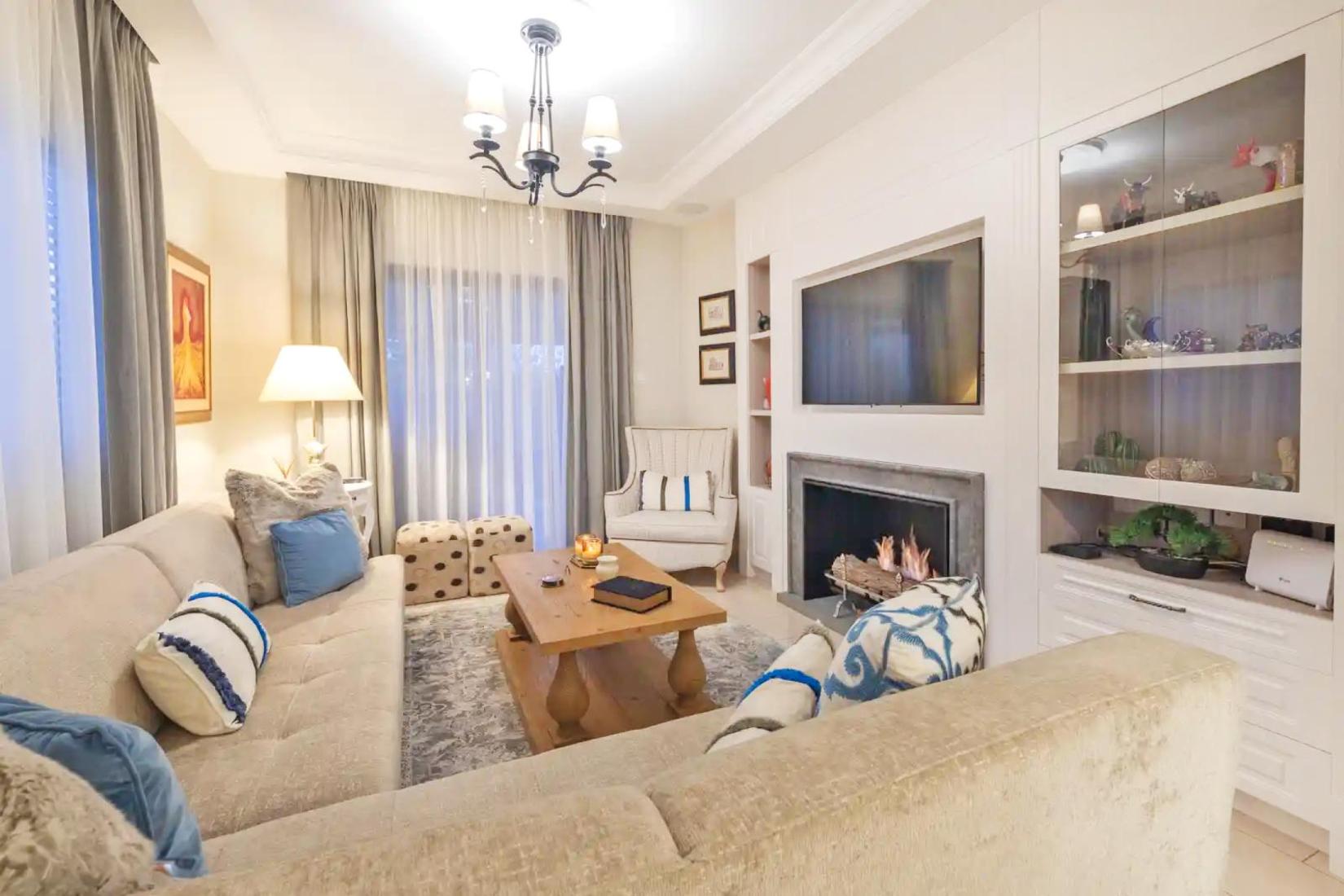 d6db43a2bf5a68eb56f93c4b630b1a73-copy-large