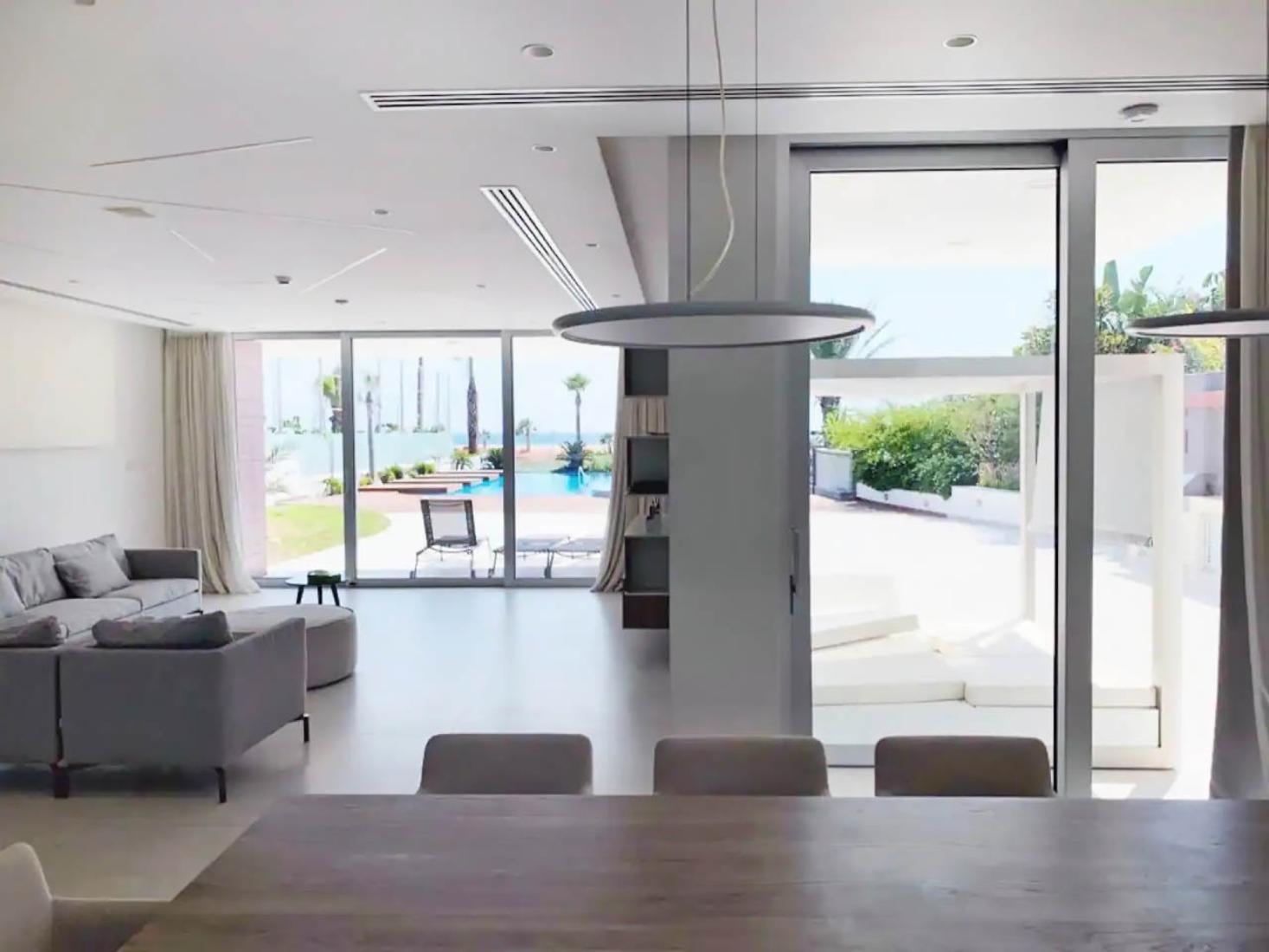 edab45fb-2633-4f9d-bdb6-6f5c1db4949e-large-copy-large