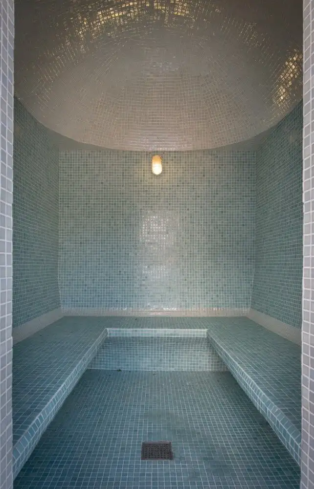 Spa pool with mosaic tiles in Los Llanos, Estepona, ideal for relaxation.