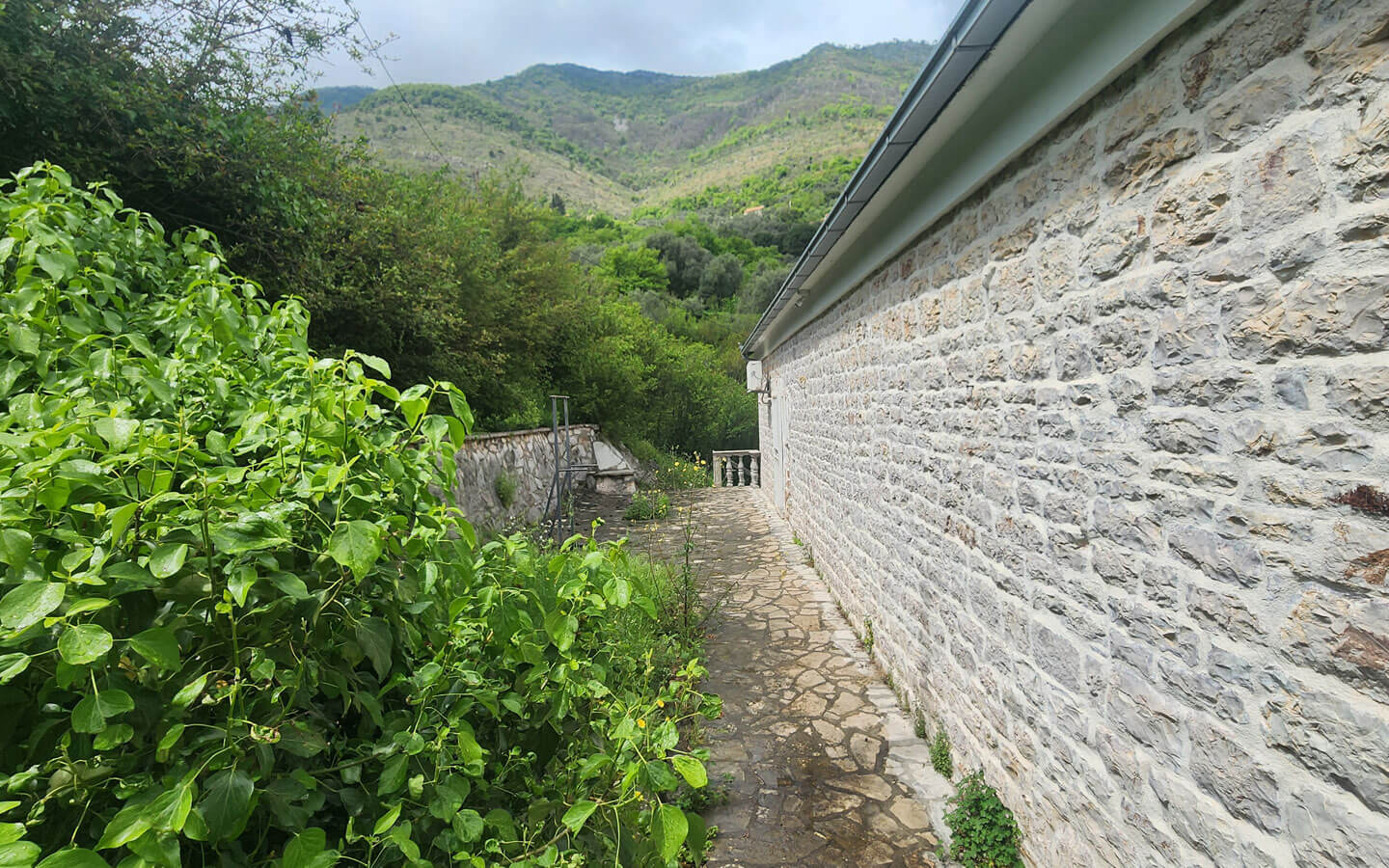 house-for-sale-in-herceg-novi-kamenari-36-astra-real-estate-agency