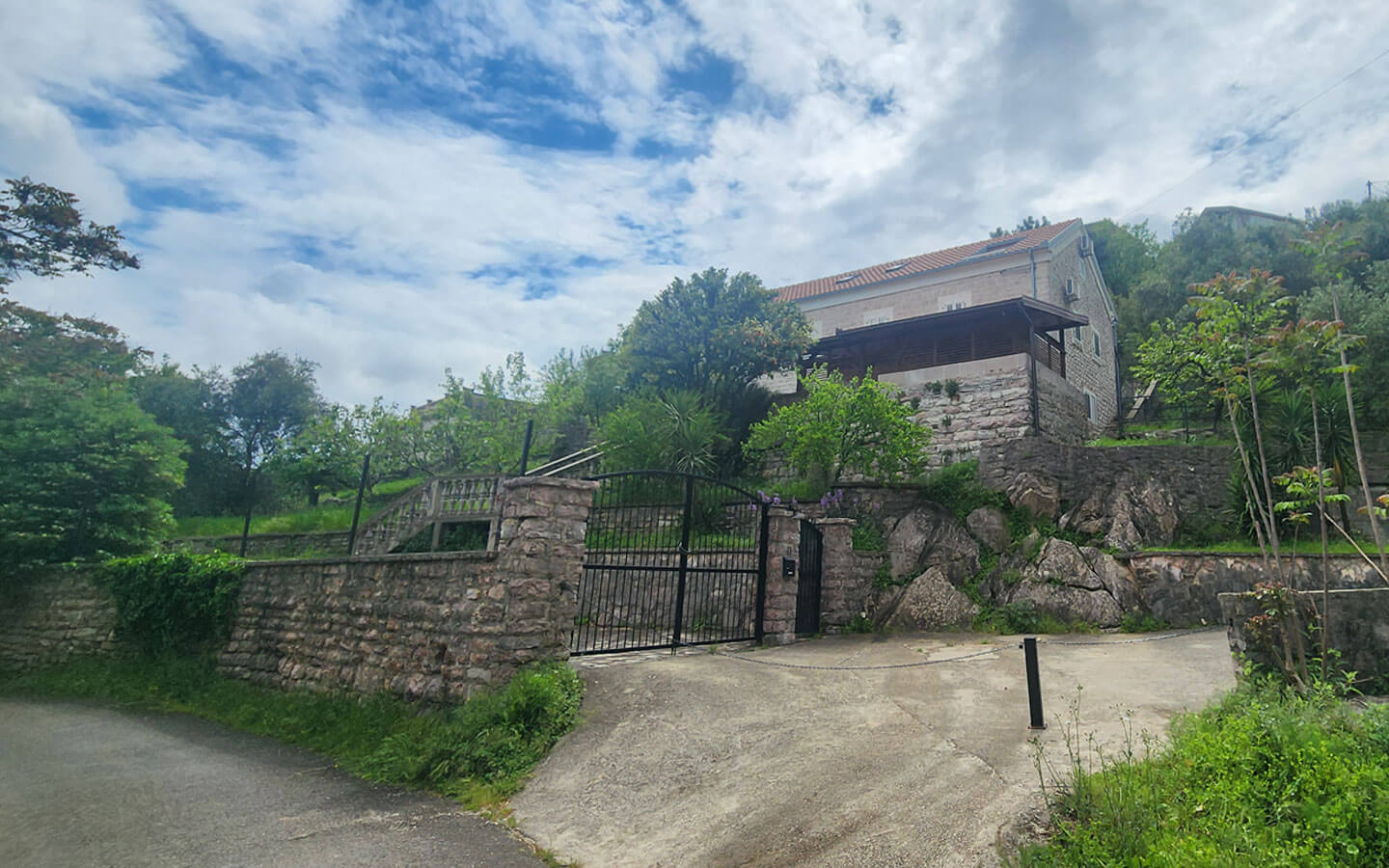 house-for-sale-in-herceg-novi-kamenari-51-astra-real-estate-agency