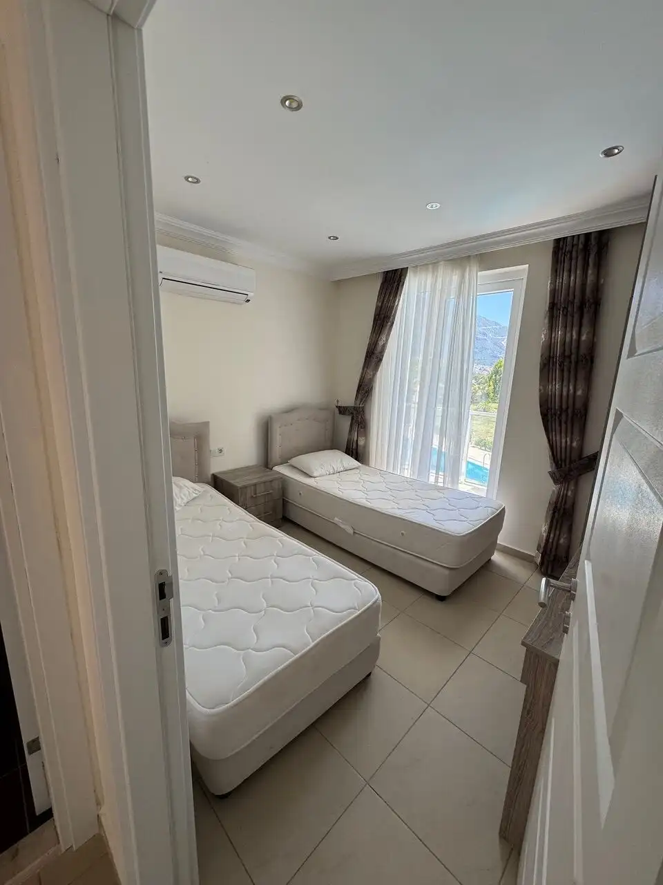 Apartment with two beds and modern decor in Ovacık, offering stunning mountain views and bright inte.