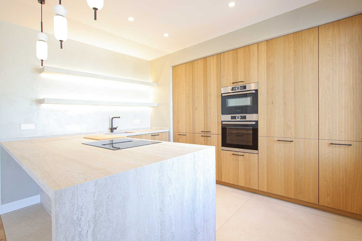 kitchen-of-penthouse-centro-plaza