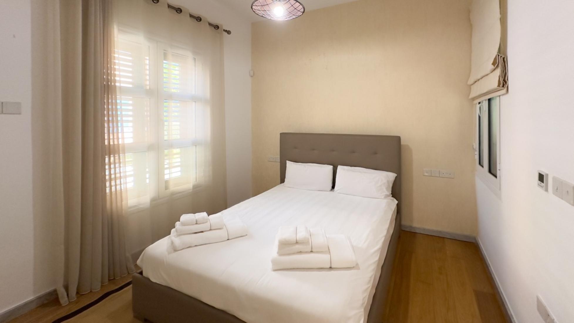 livi10-13-large-large