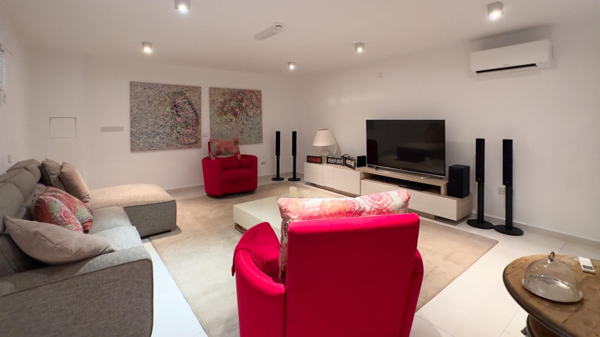 livi10-19-large-large