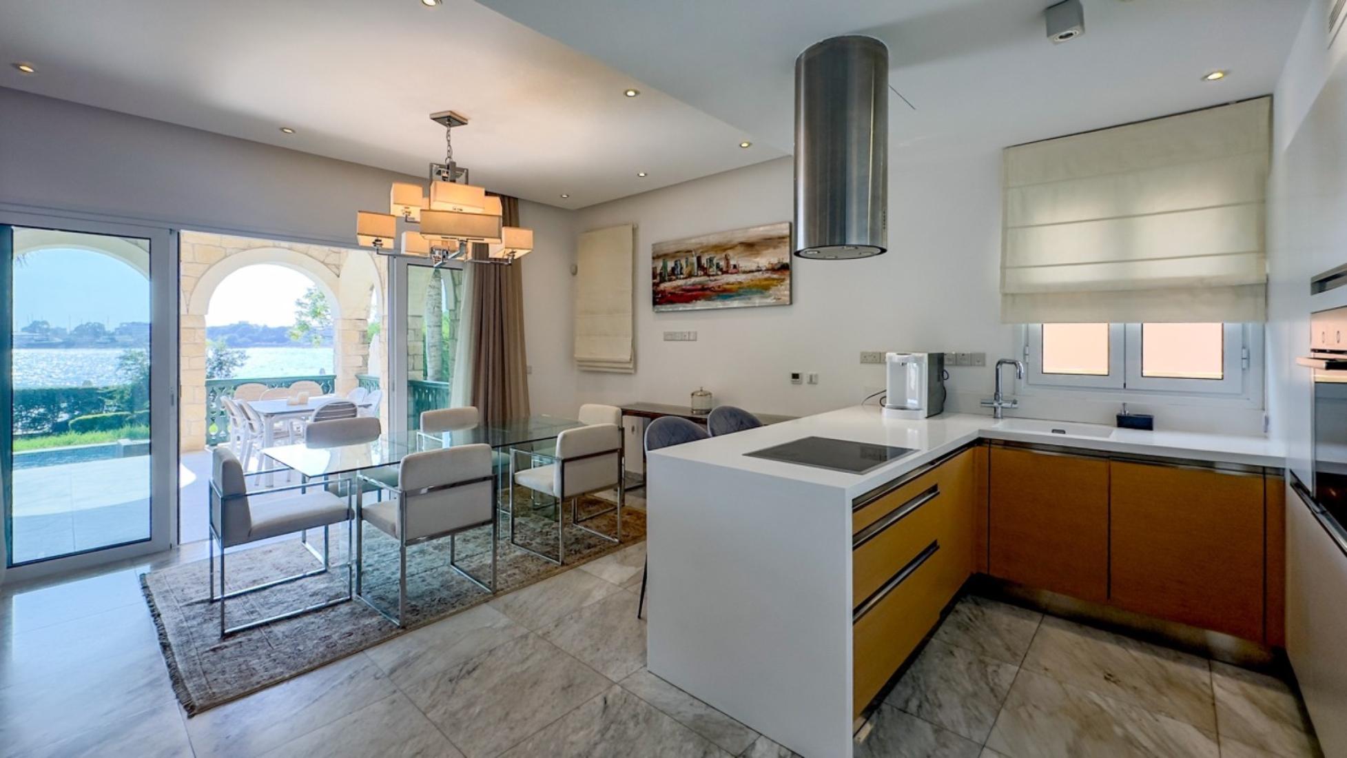 livi10-2-large-large