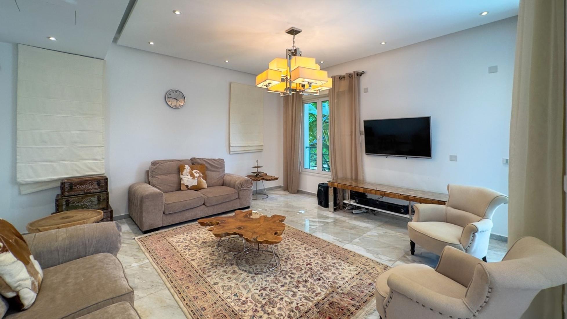 livi10-5-large-large