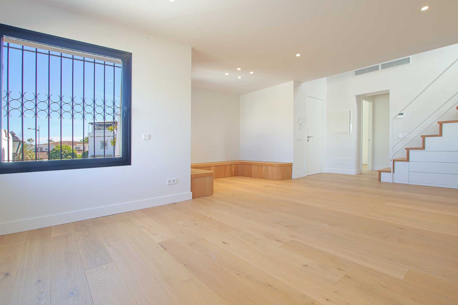 livingroom-penthouse-centro-plaza