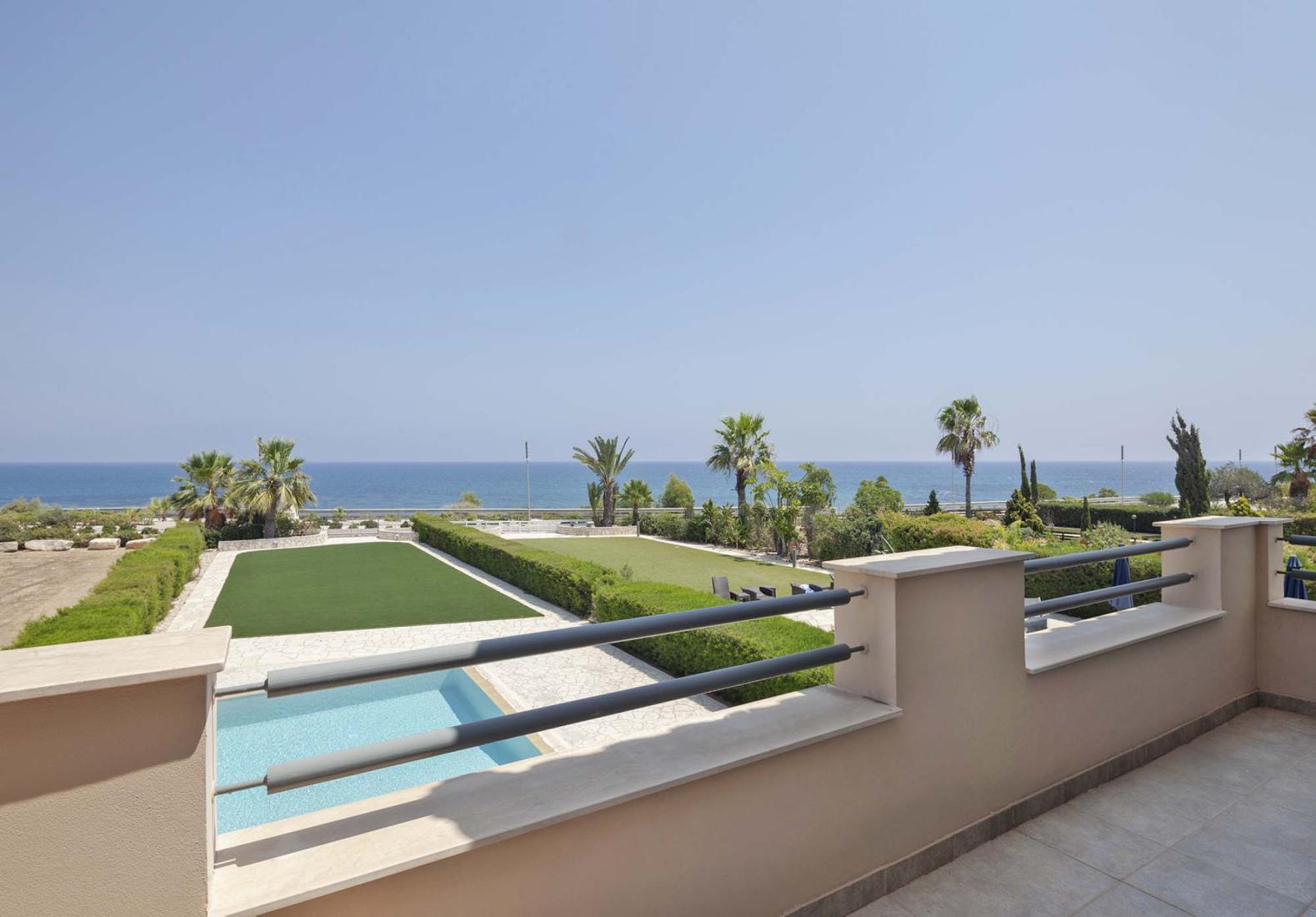 pervolia-img-30141671860175546-copy-large