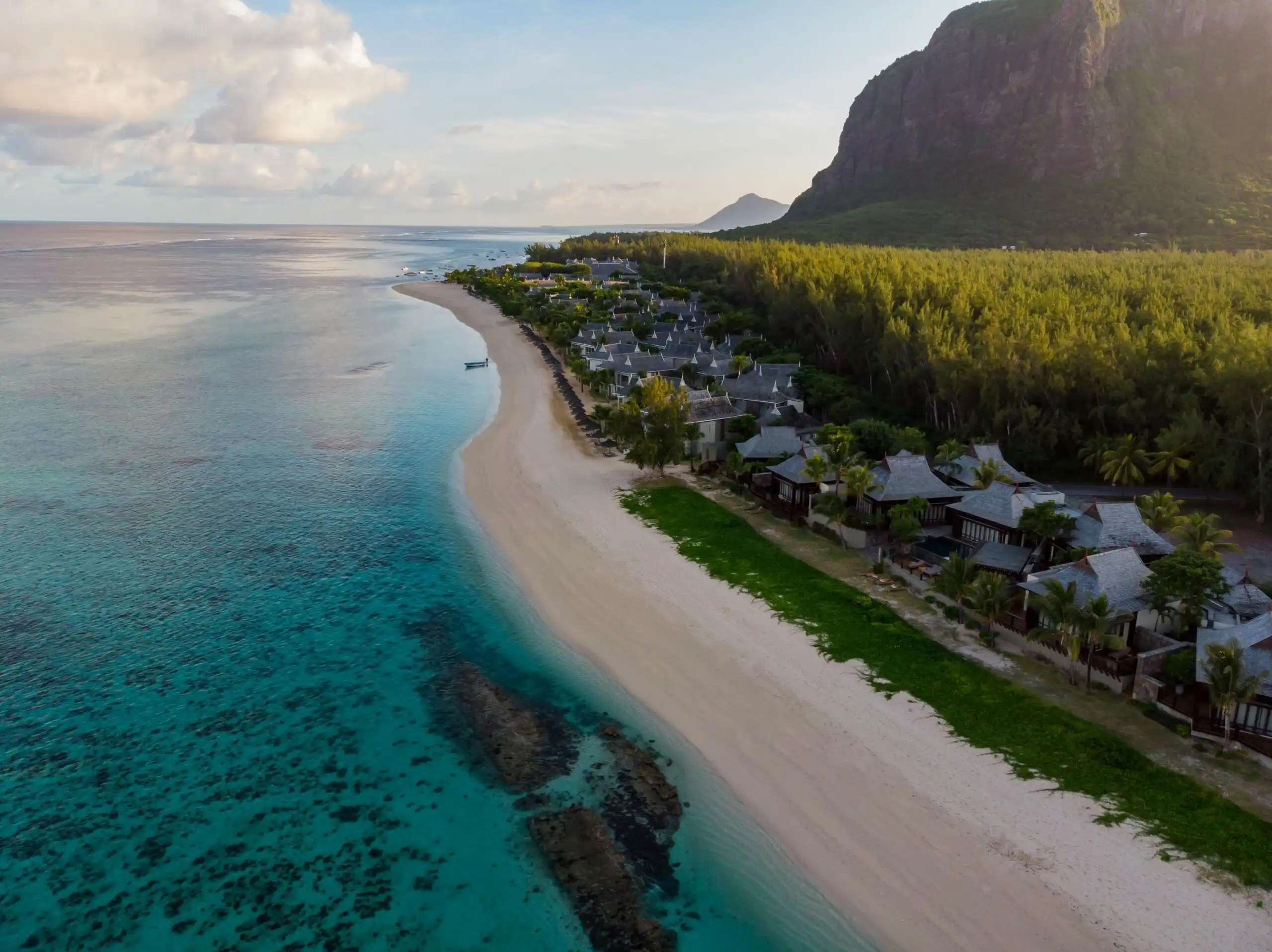 Beautiful beachfront villas with stunning ocean views in Mauritius. Perfect for international buyers.