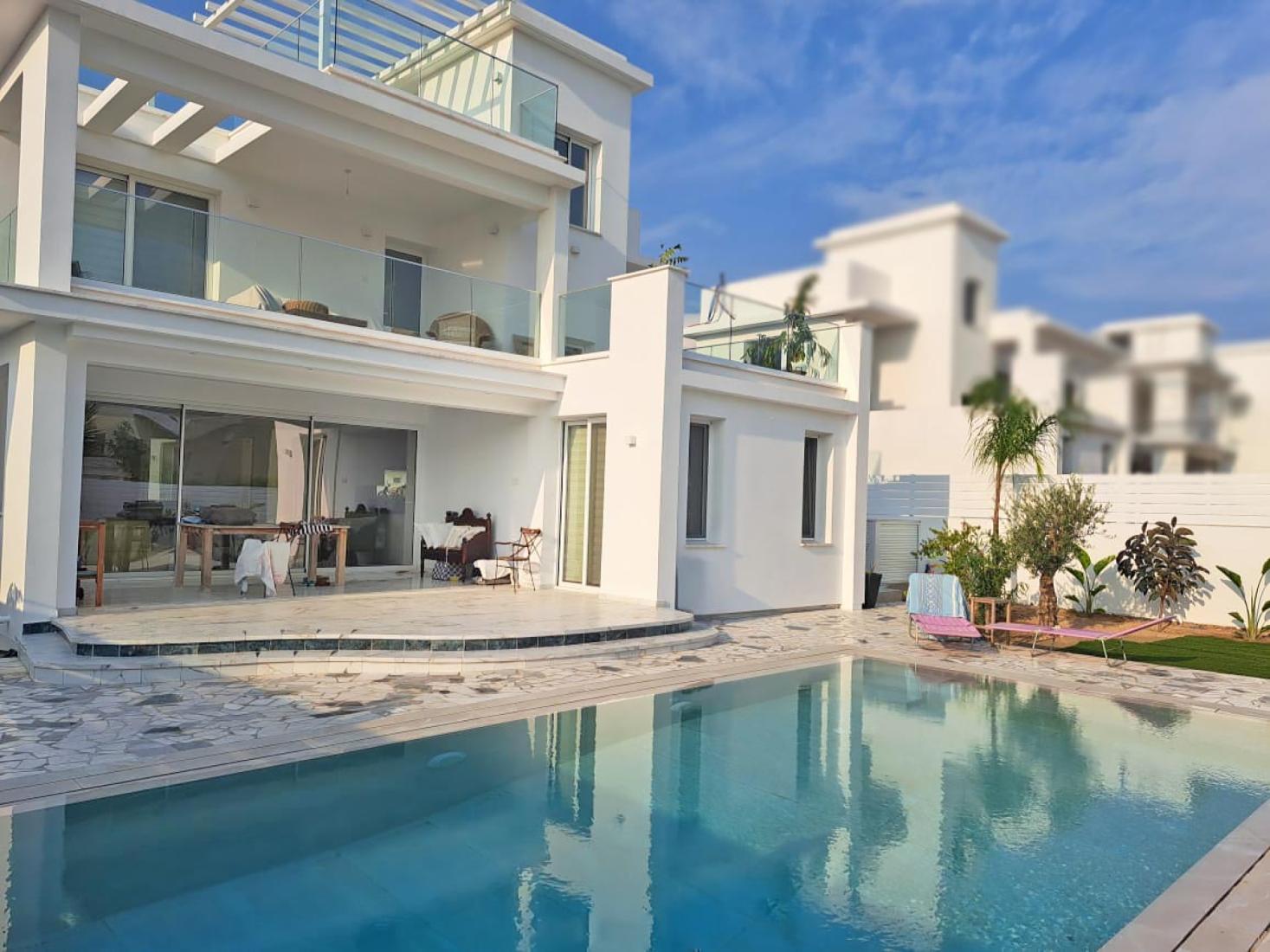 photo-2024-11-25-10-55-22-4-copy-large