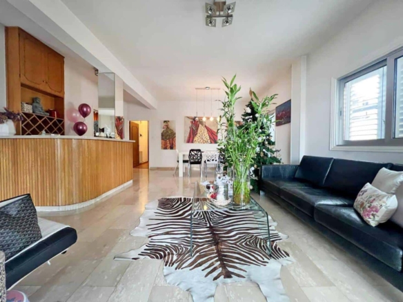 photo 2025 03 04 21 42 53 17 copy large