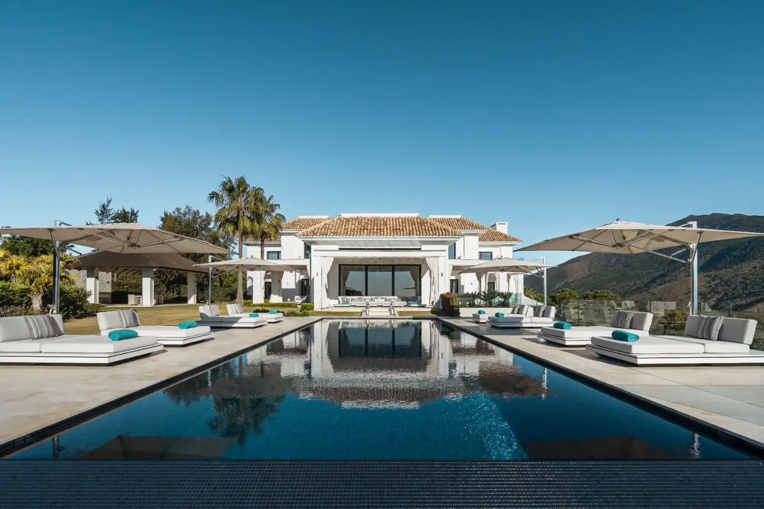 Elegant luxury mansion featuring a stunning pool and panoramic mountain views in La Zagaleta Benahav.