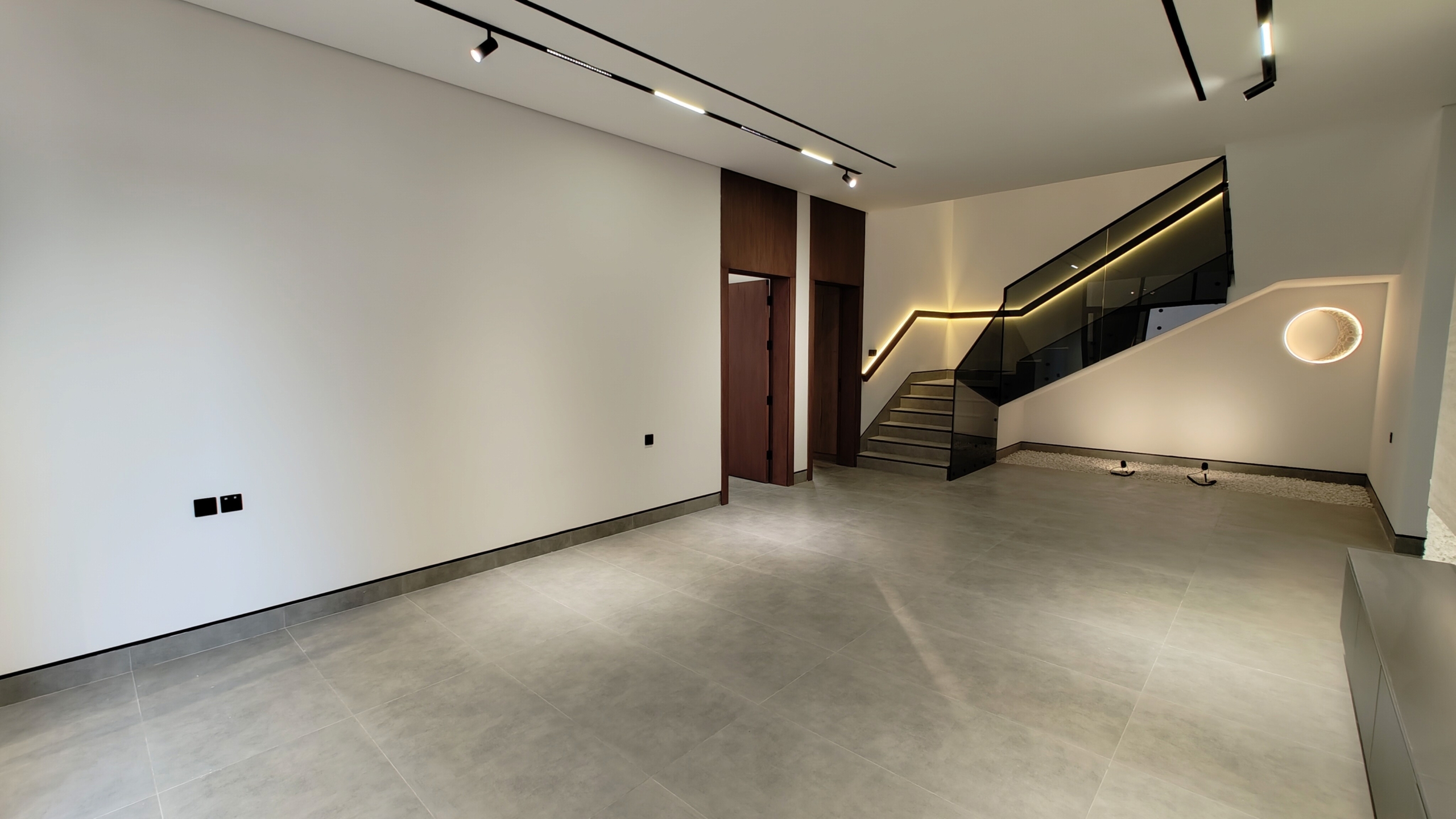 qQBJA0VQrlUMZbAuxHyVDOPlcss-2-scaled