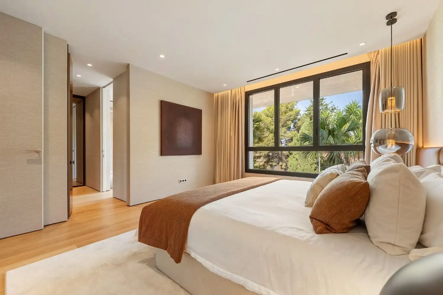 Luxury Skyvilla bedroom with Fendi Casa furnishings and panoramic views.