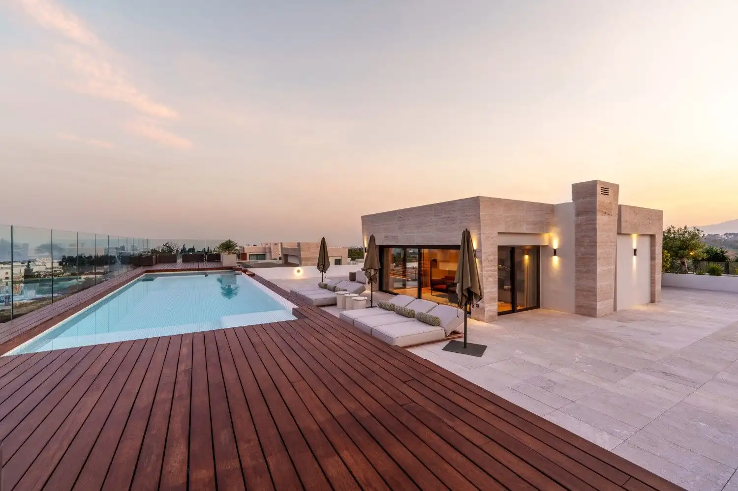 Luxury skyvilla with private pool in Marbella Golden Mile.