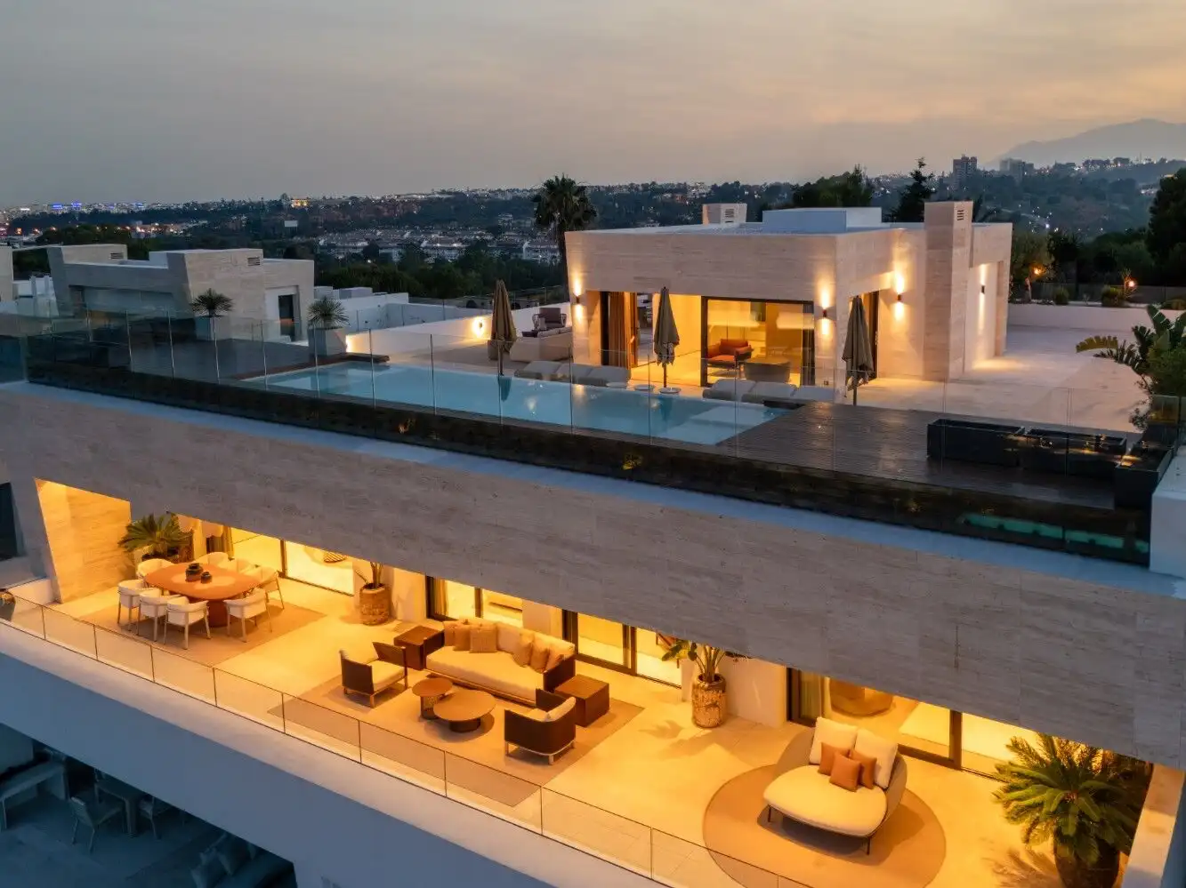 Luxury Marbella Skyvilla with Pool and Terrace for sale.