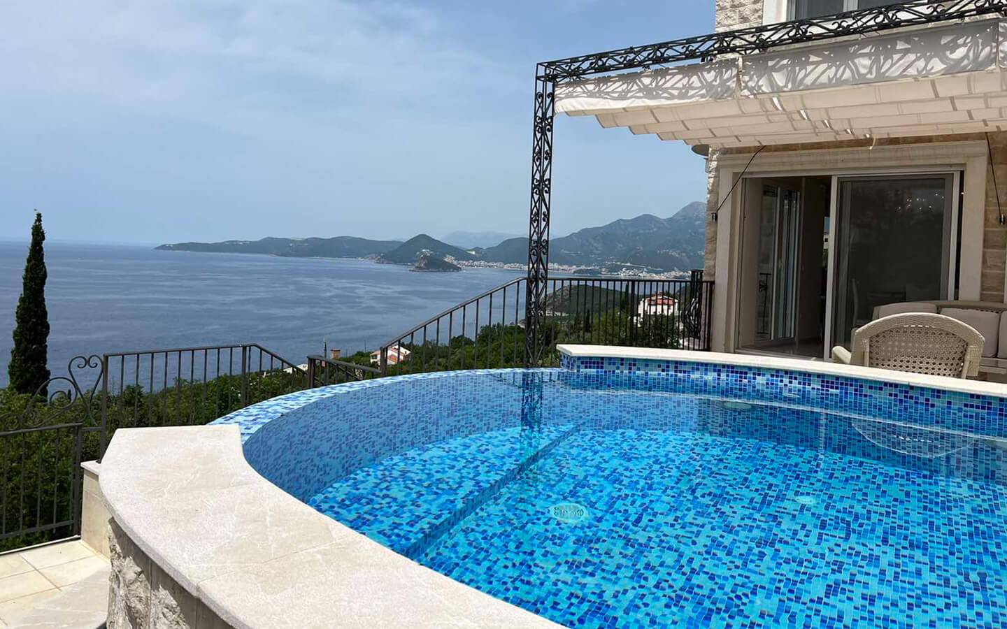 vila-for-sale-in-montenegro-rezevici-outside-view-14