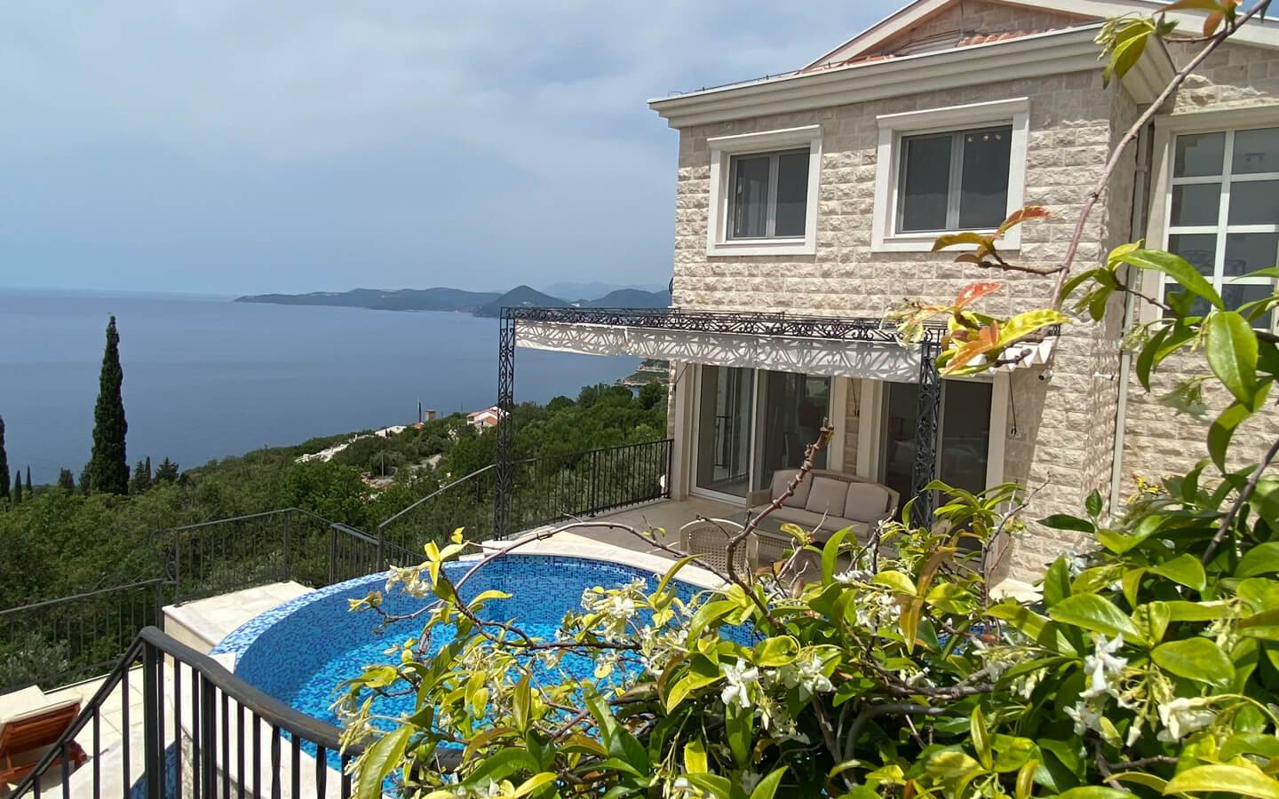 vila-for-sale-in-montenegro-rezevici-outside-view-7