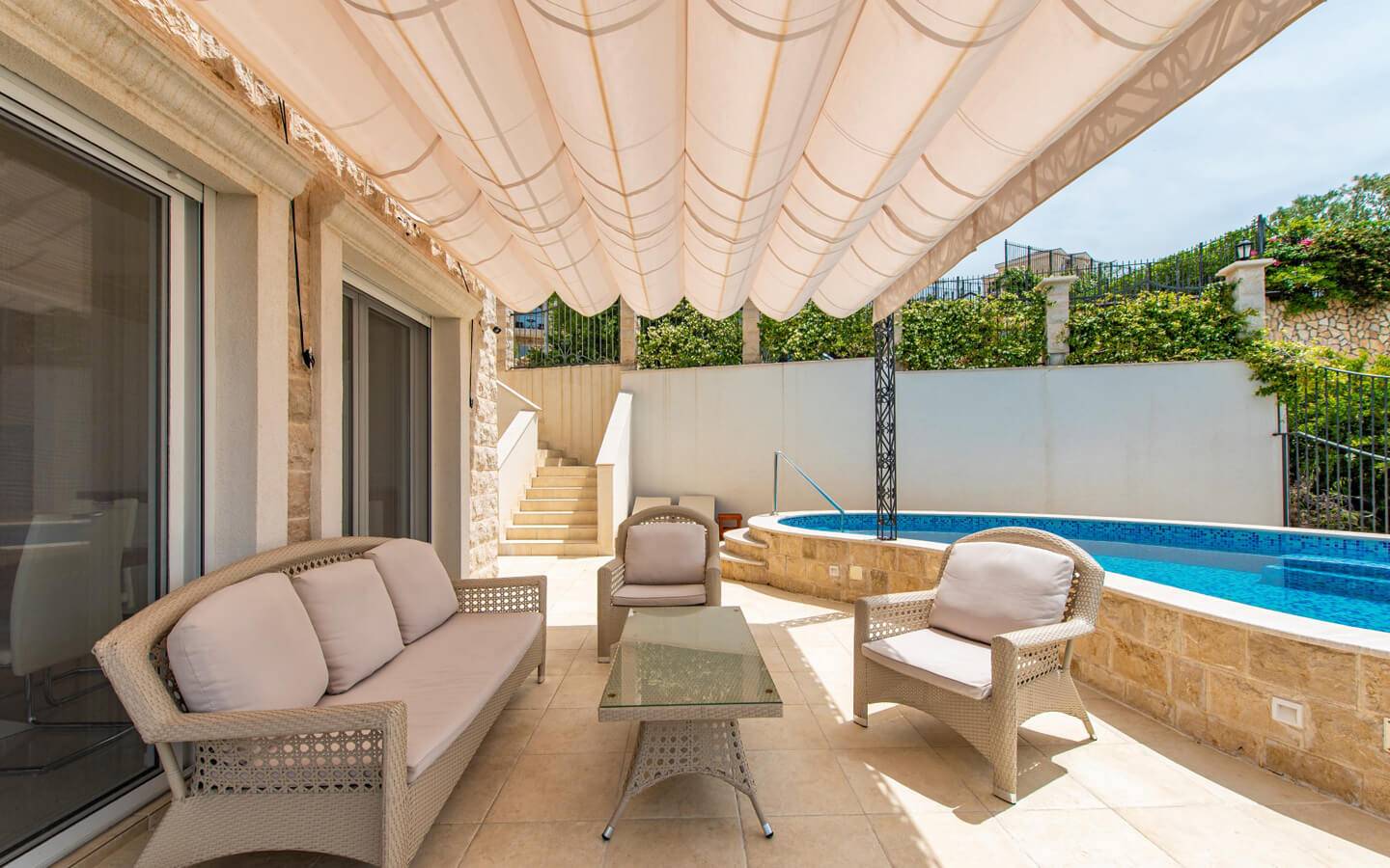 vila-for-sale-in-montenegro-rezevici-outside-view-9