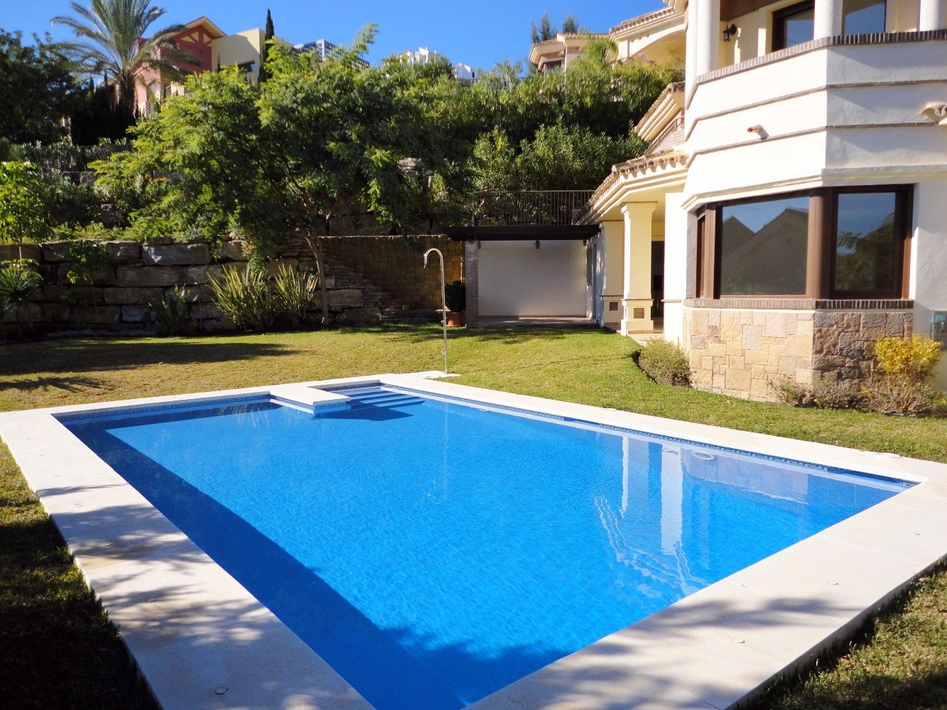 villa-building-and-gardens-day-view-19