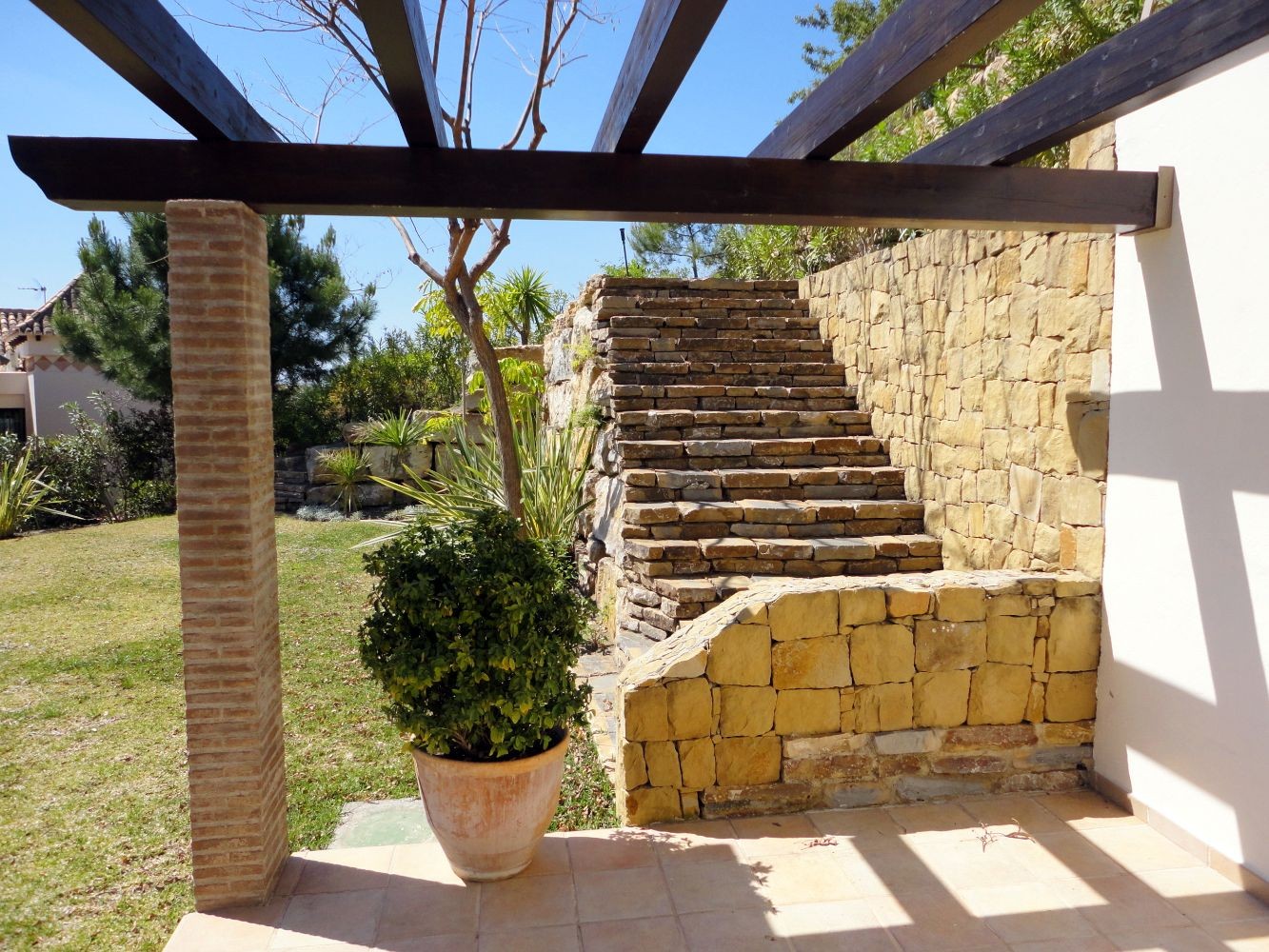 villa-building-and-gardens-day-view-21