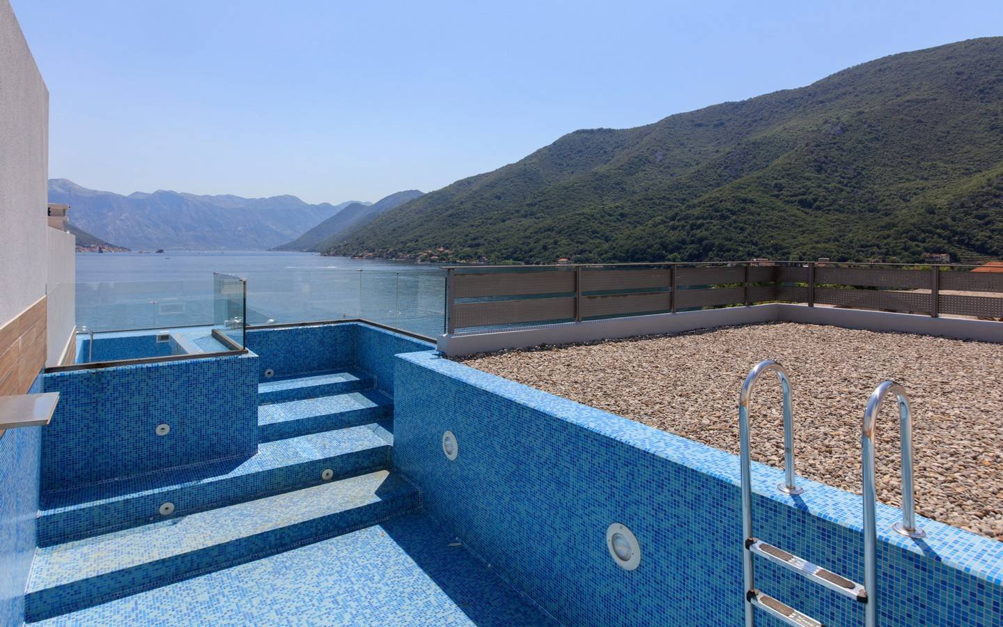villa-for-sale-Lipci-Kotor-04