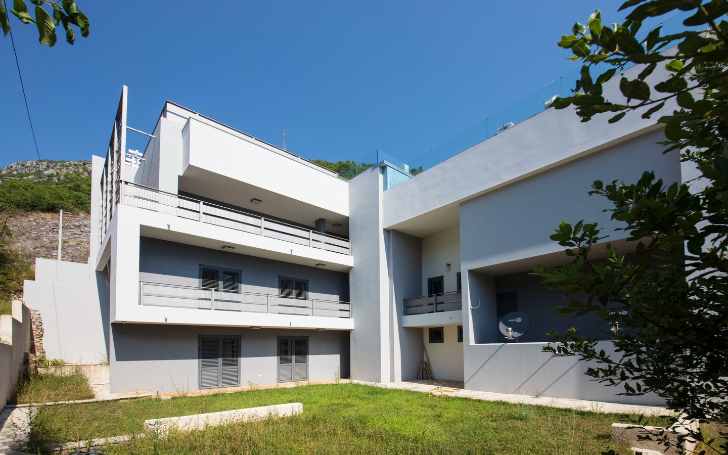 villa-for-sale-Lipci-Kotor-06