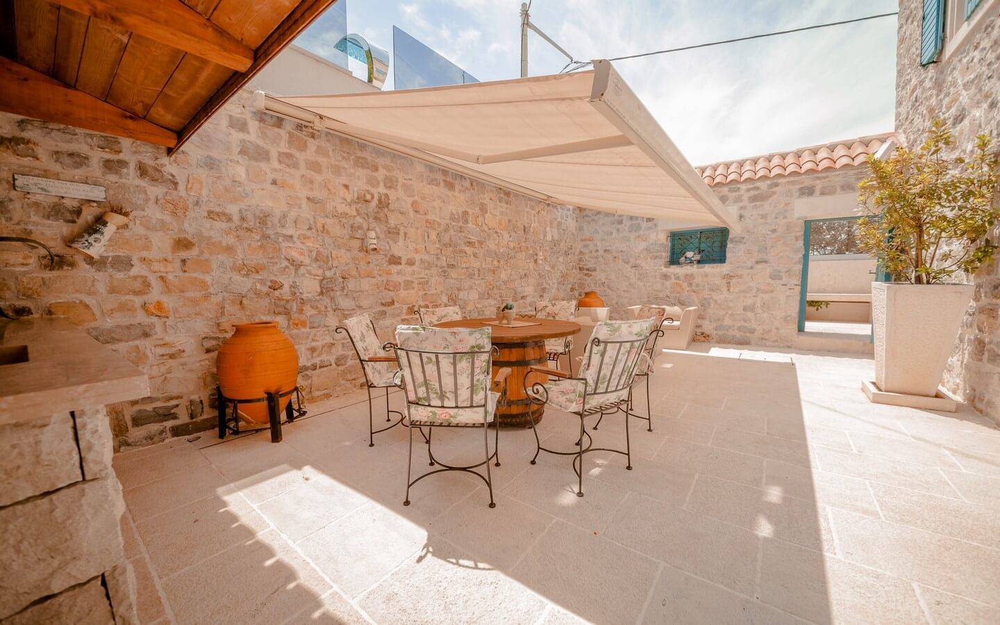 villa-for-sale-in-Tivat-Montenegro-16