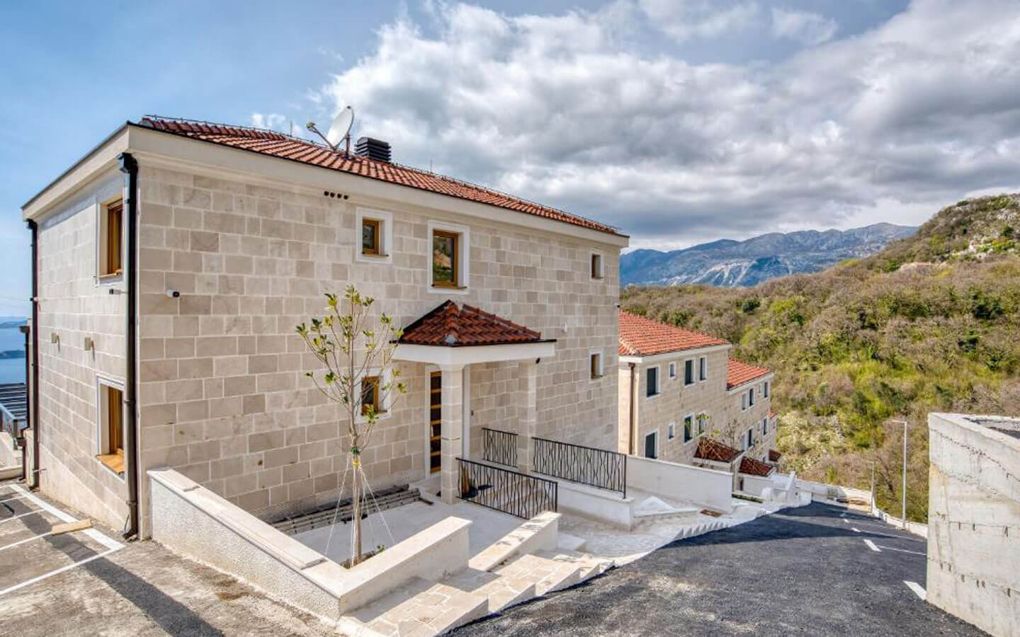 villa-for-sale-in-budva-montenegro-blizikuce-20-astra-real-estate